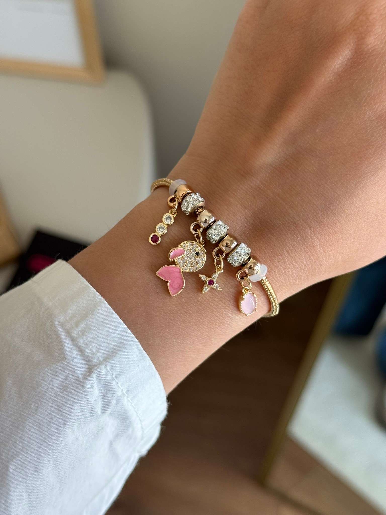 Pembe Balık Charmlı Bileklik Gold