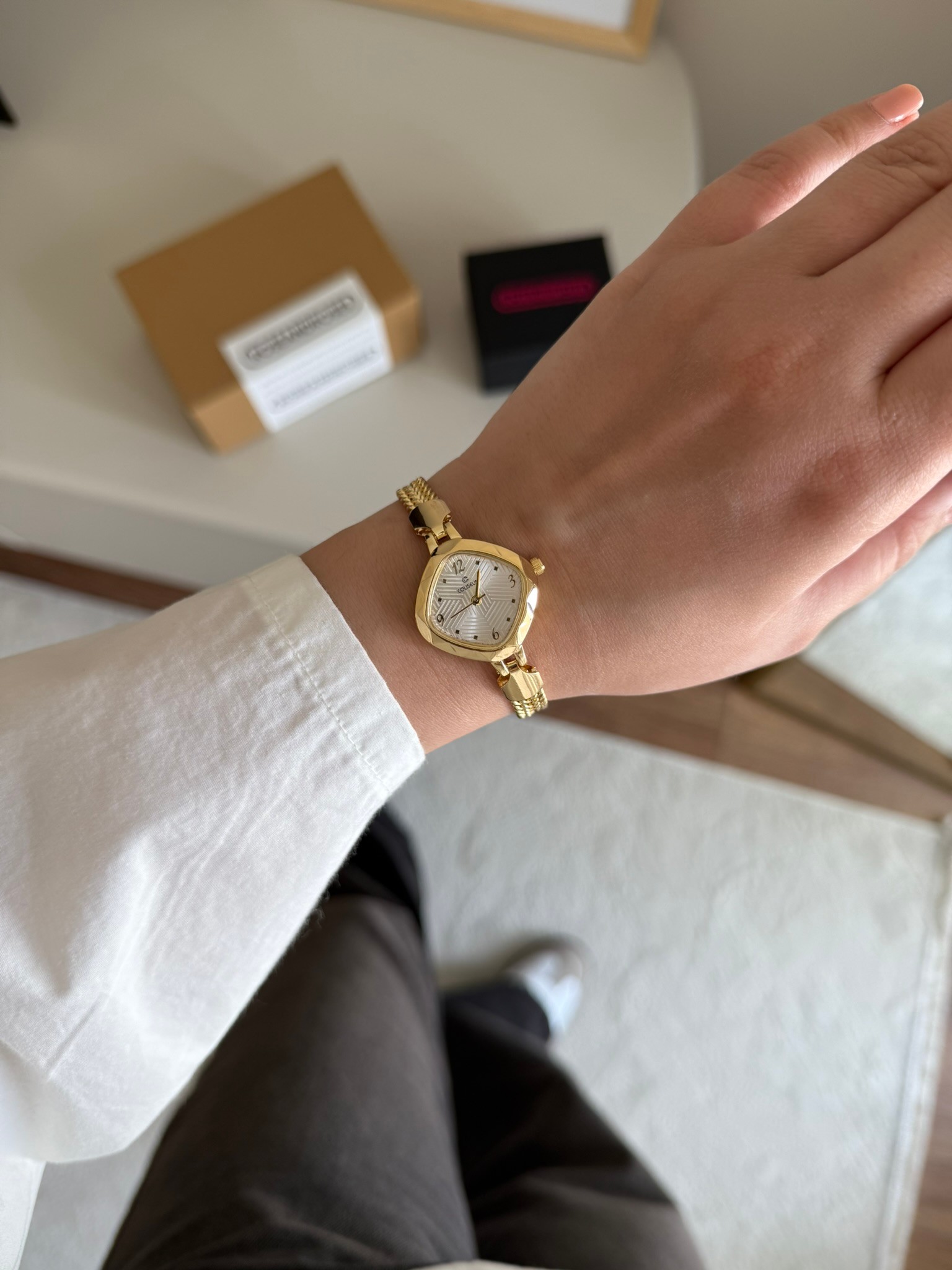 Feruzea Örgü Zincir Kordon Minimal Kadın Kol Saati Gold (Beyaz Kadran)