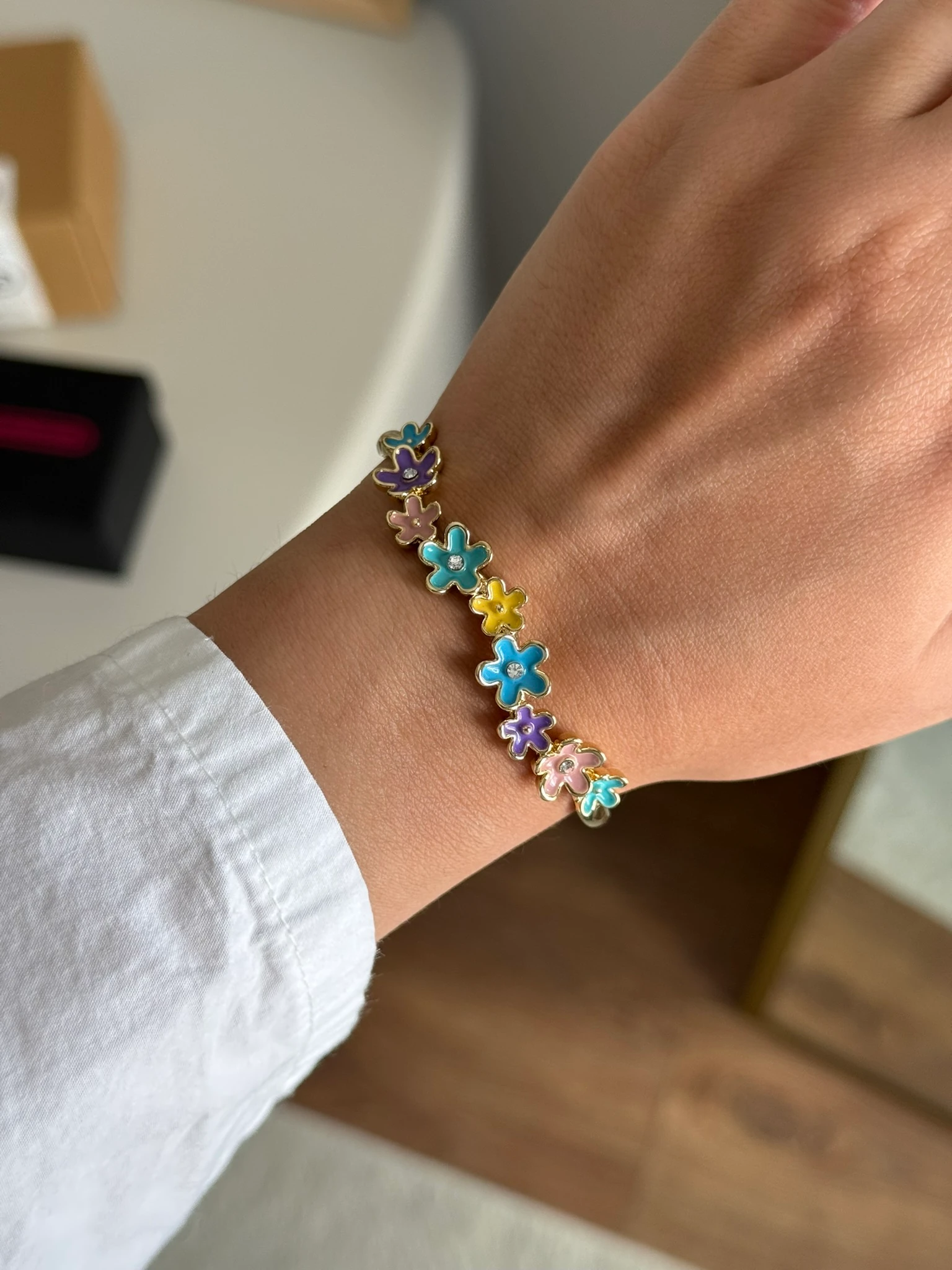Çiçekli Renkli Kelepçe Bileklik Gold