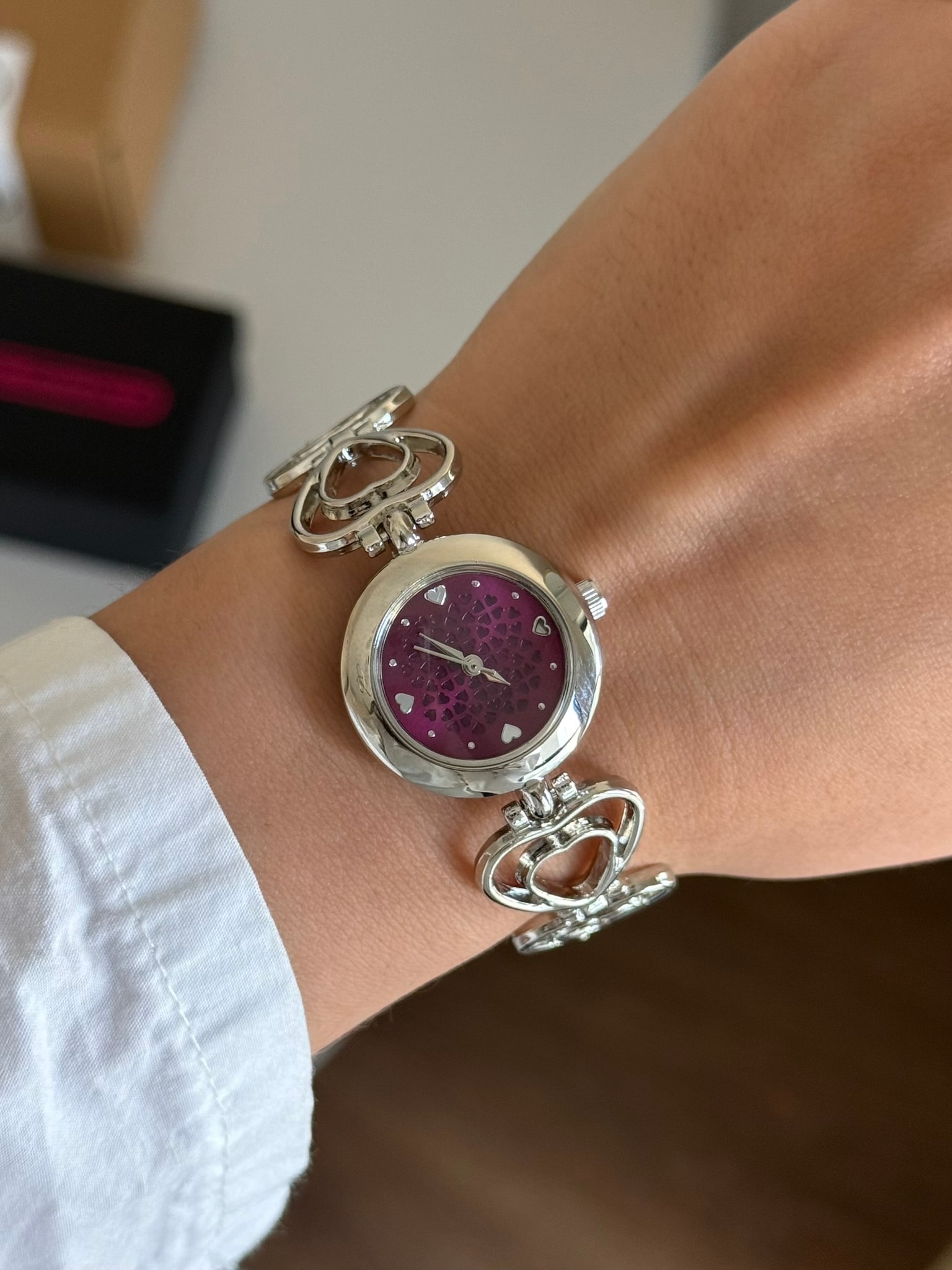 Loveras Kalpli Kordon Kadın Kol Saati Gümüş (Bordo Kordon)