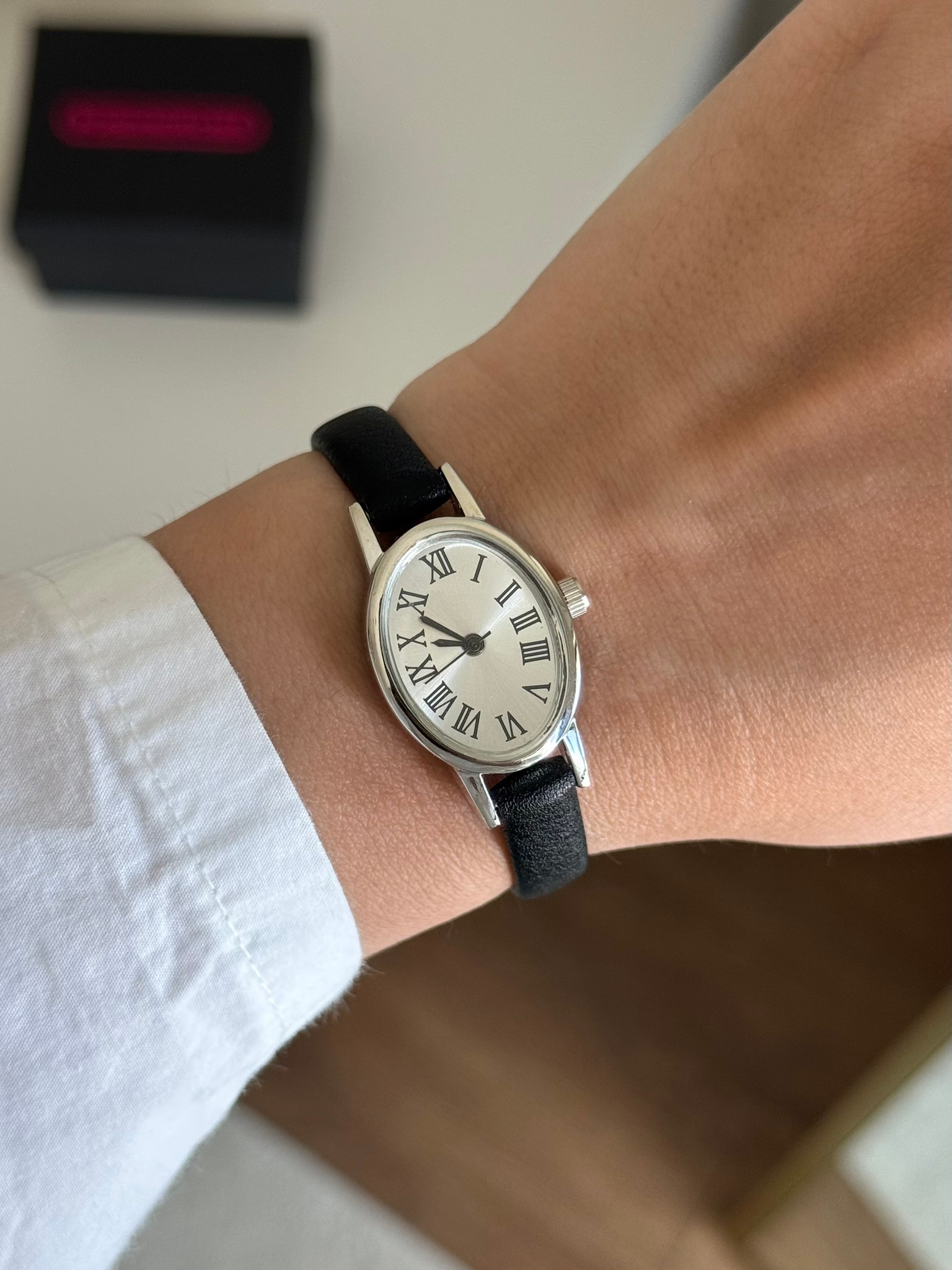 Bonissa Minimal Deri Kayış Kadın Kol Saati Siyah (Beyaz Kadran Gümüş Kasa)