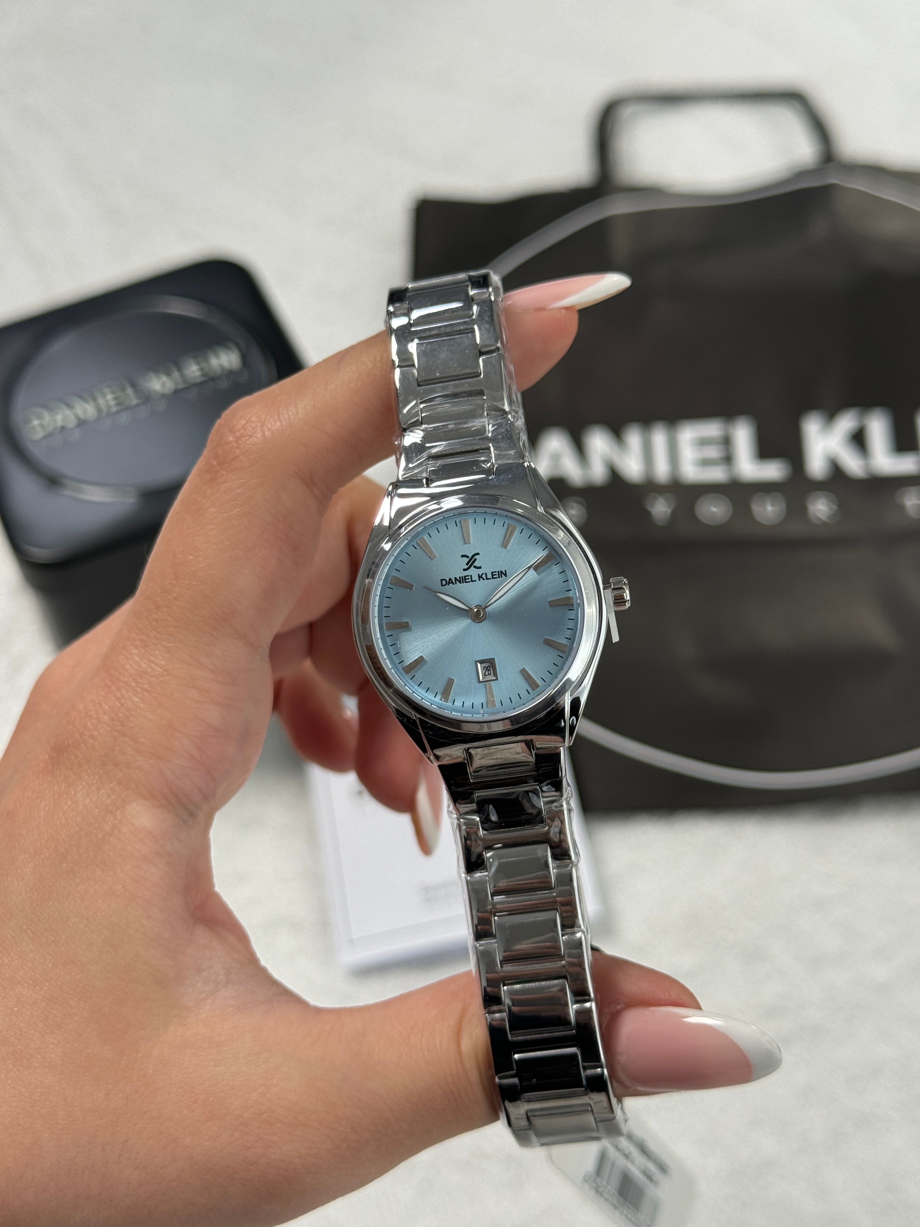 Daniel Klein Garantili Premium Takvimli Kadın Kol Saati Gümüş Renk (Mavi Kadran) DK03-004