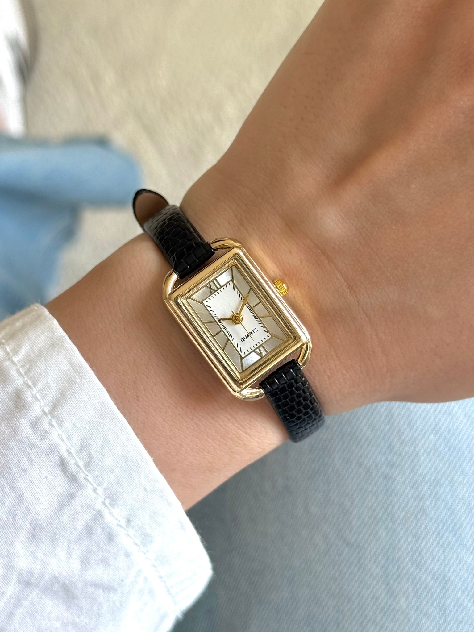 Lida Minimal Desenli Deri Kayış Vintage Model Kadın Kol Saati Siyah (Gold Kasa)