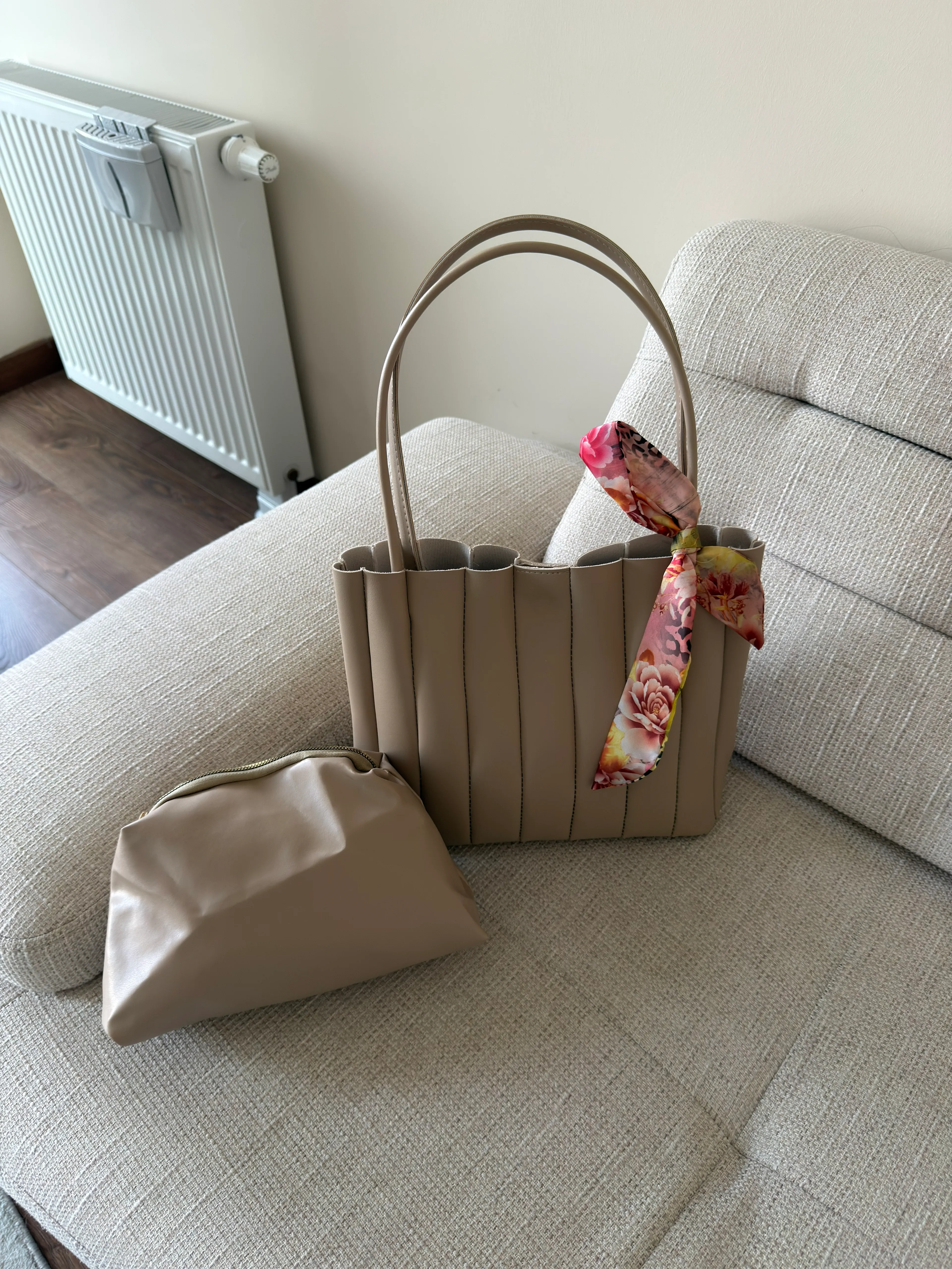 Poffey Fularlı ve Makyaj Çantası Hediyeli Kadın Çanta - Krem