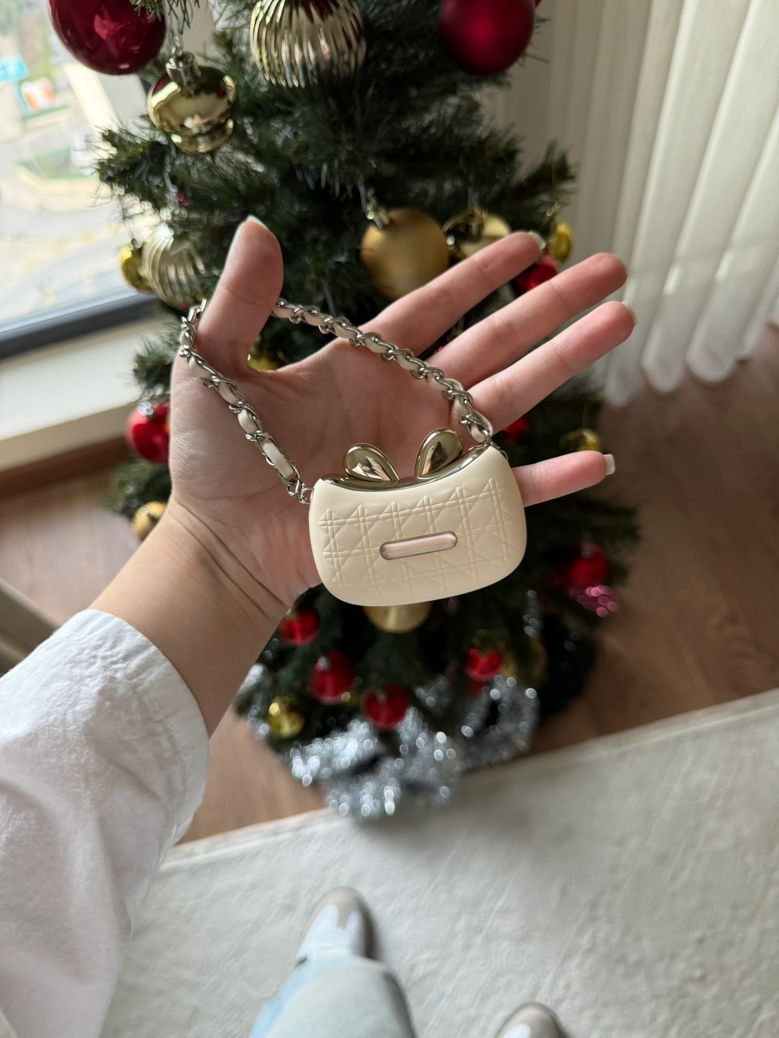 Çanta Kutulu Zincir Aksesuarlı Küpe Kablosuz Kulaklık - Krem