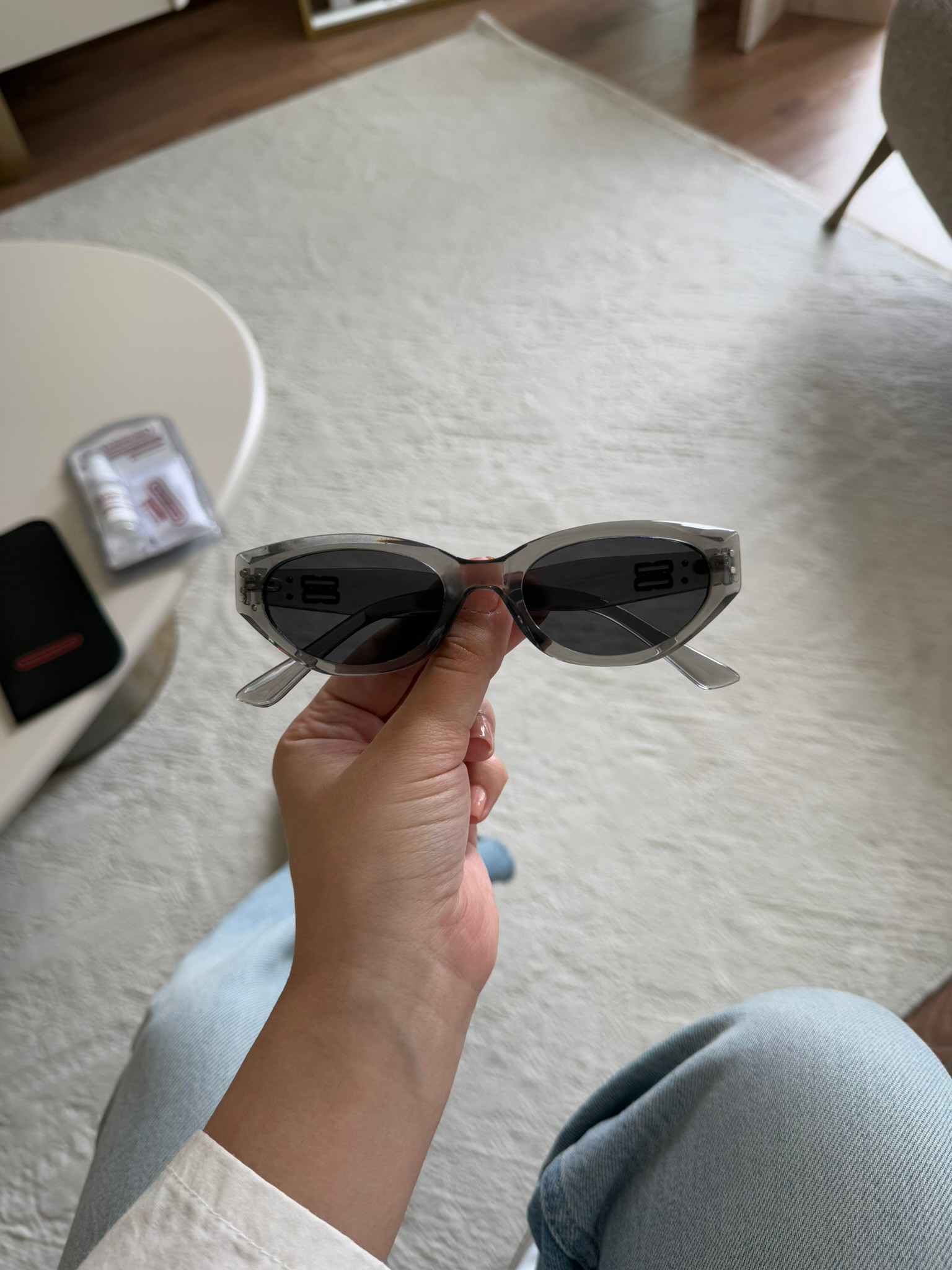 Kairi Orijinal Model Güneş Gözlüğü Gri Çerçeve Siyah Cam