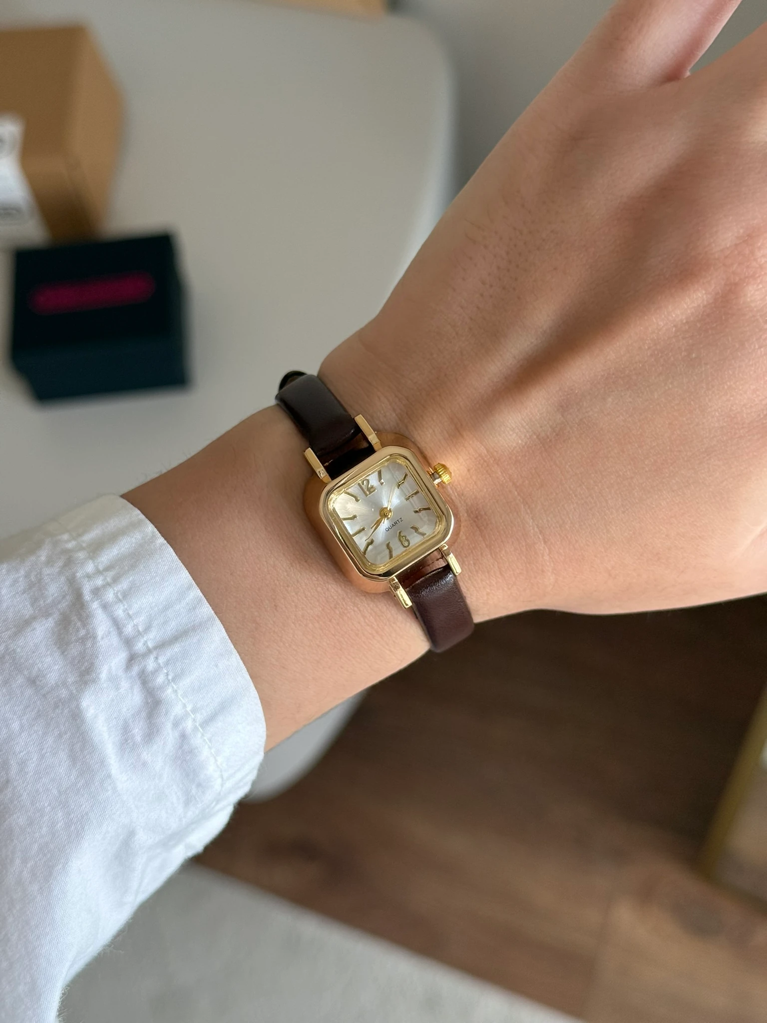 Magid Minimal Deri Kayış Kadın Kol Saati - Kahverengi