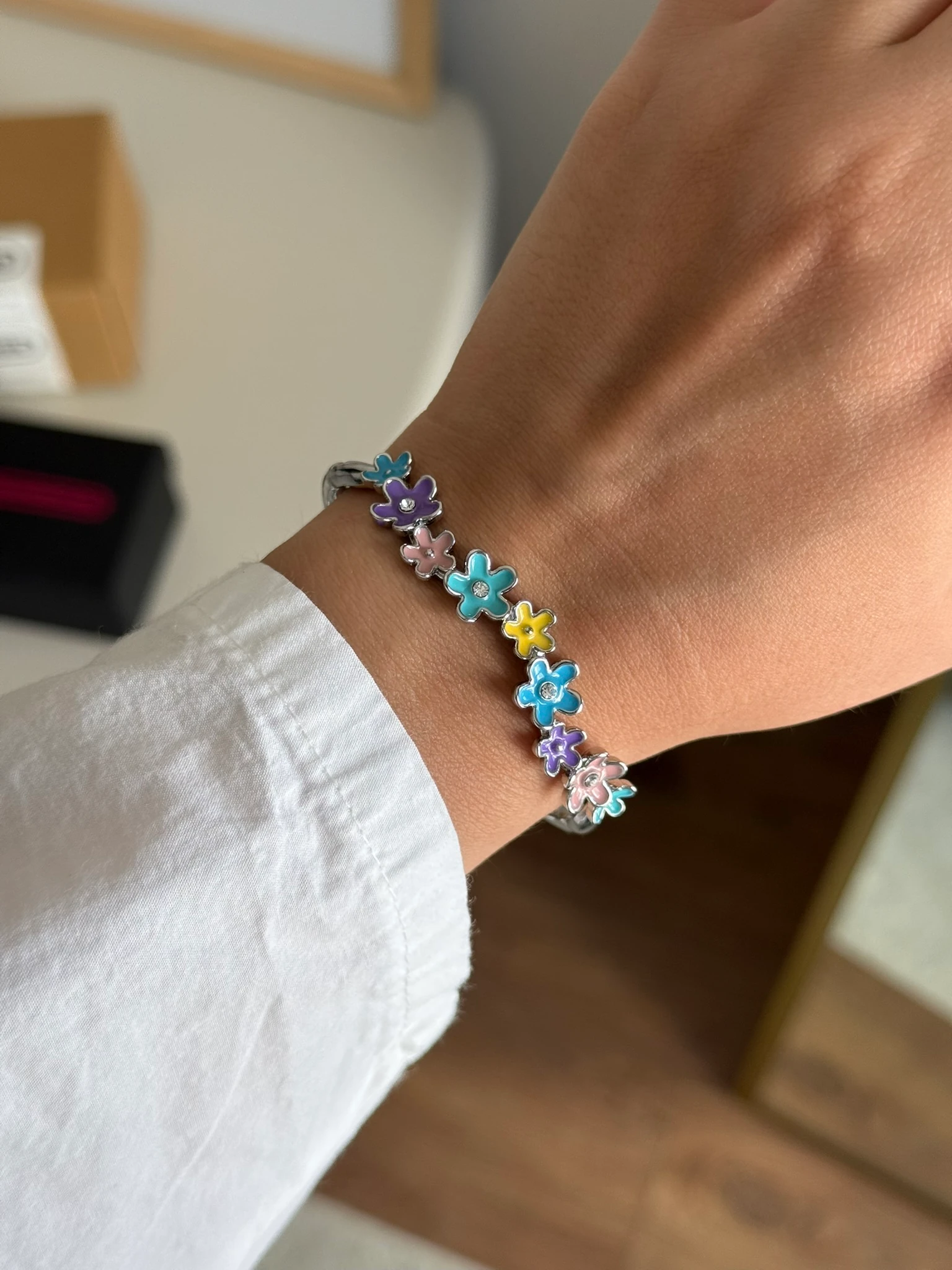 Çiçekli Renkli Kelepçe Bileklik Gümüş