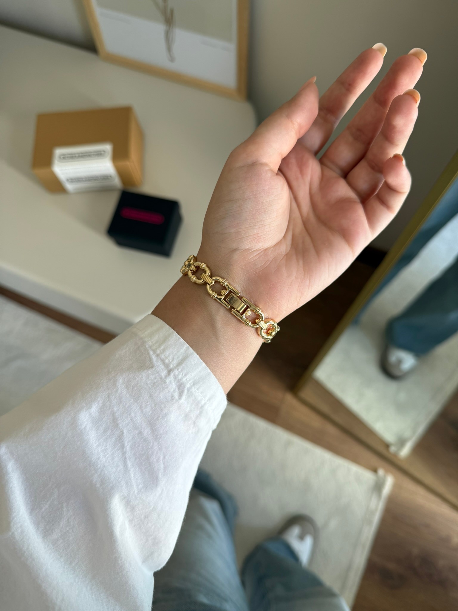 Twina Halka Tasarım Kordon Kadın Kol Saati Gold (Beyaz Kadran)