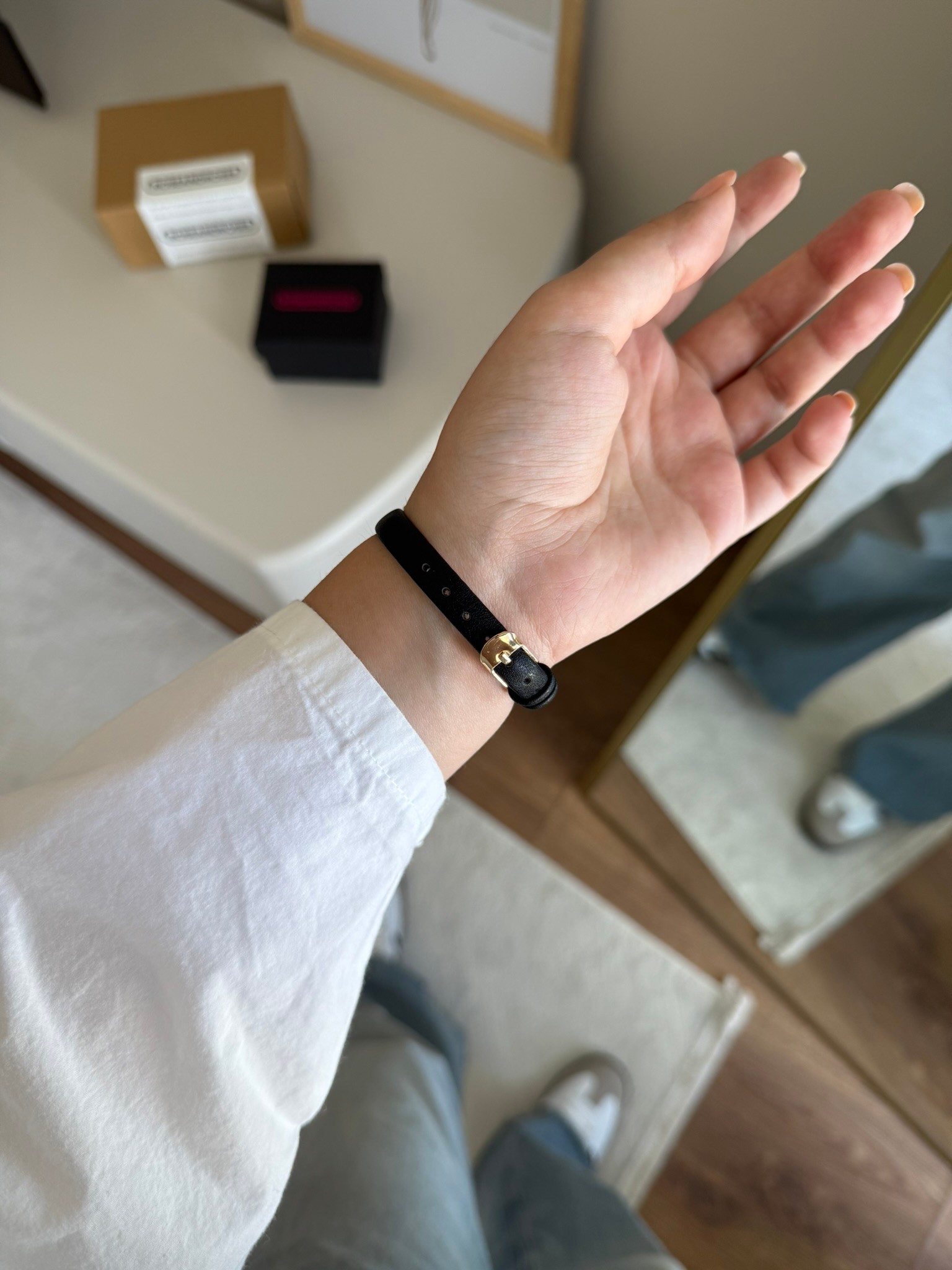Bonissa Minimal Deri Kayış Kadın Kol Saati Siyah (Beyaz Kadran Gold Kasa)