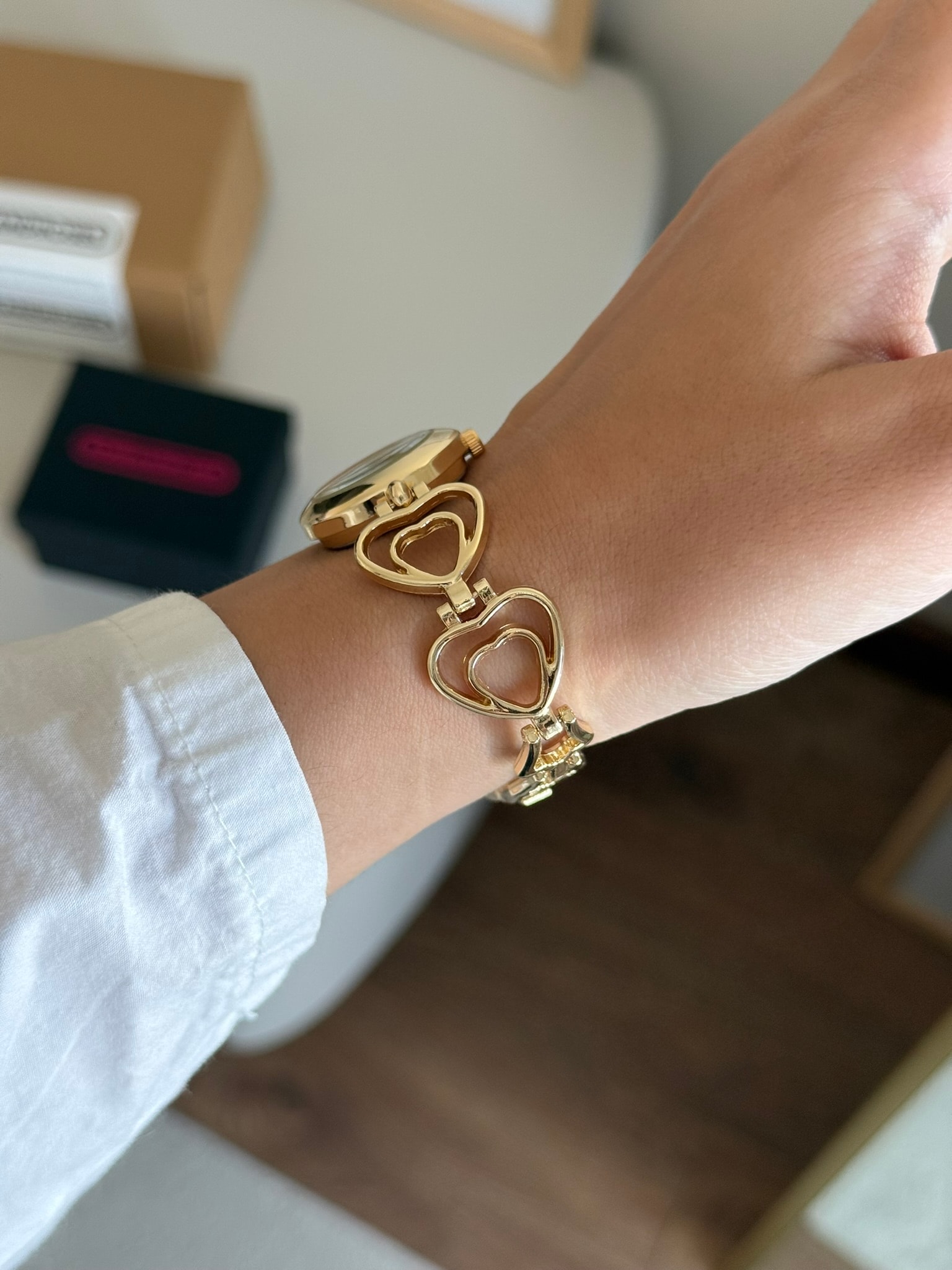 Loveras Kalpli Kordon Kadın Kol Saati Gold (Pembe Kordon)