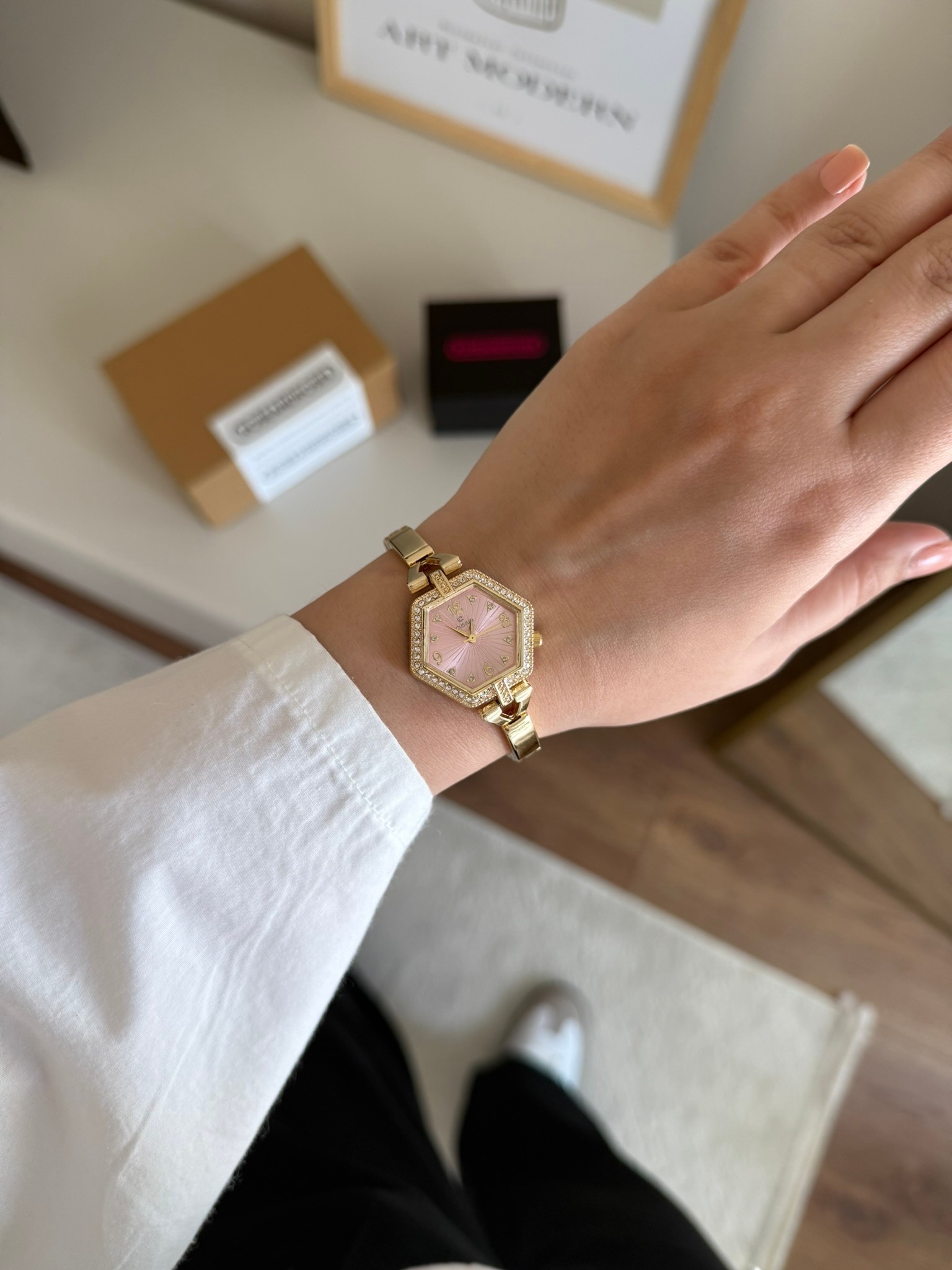 Nuvia Altıgen Kasa Yeni Sezon Kadın Kol Saati Gold (Pembe Kadran)