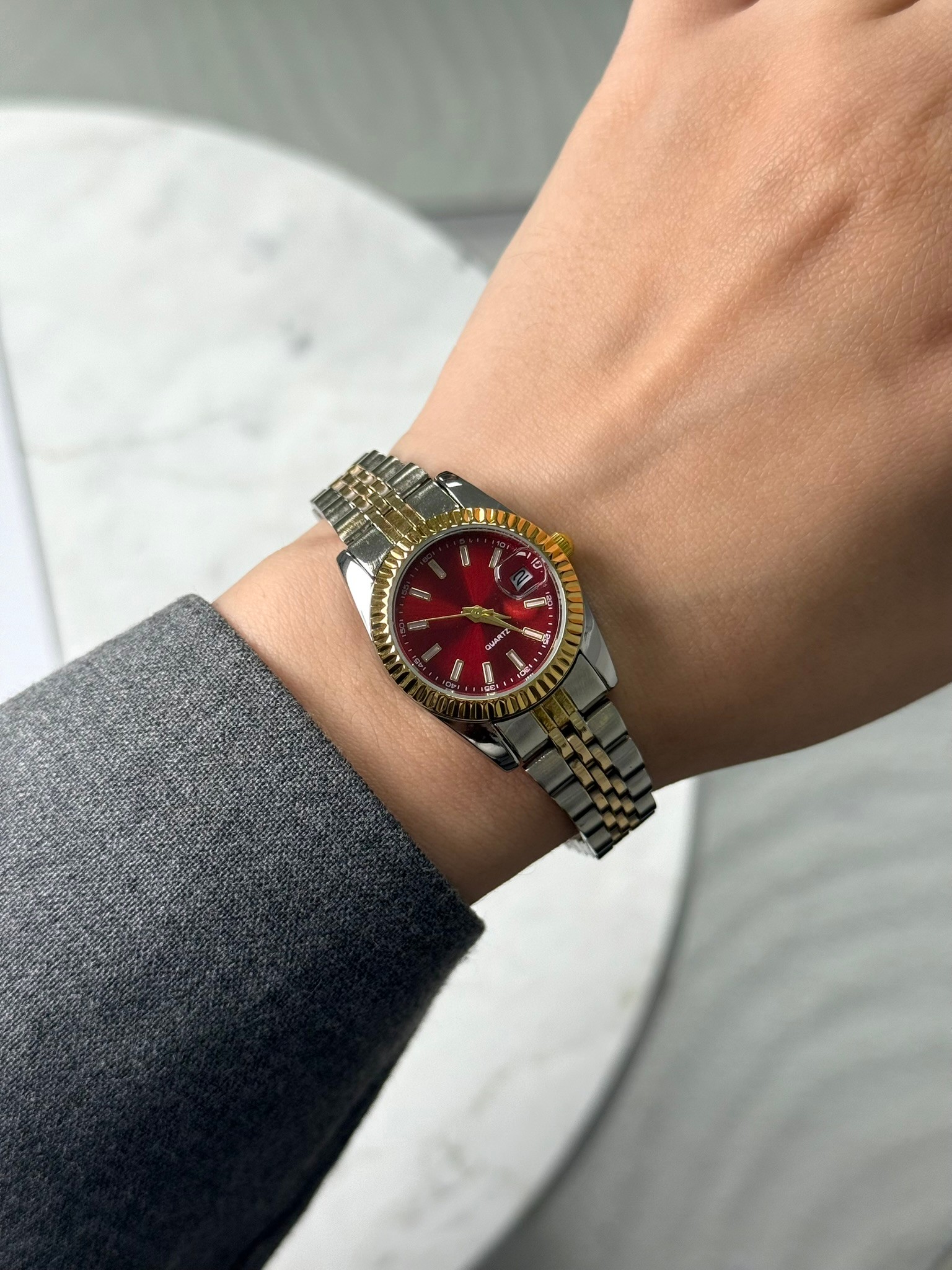 Liora Orijinal Kasa Yuvarlak Kadın Kol Saati Gold-Gümüş (Bordo Kadran)