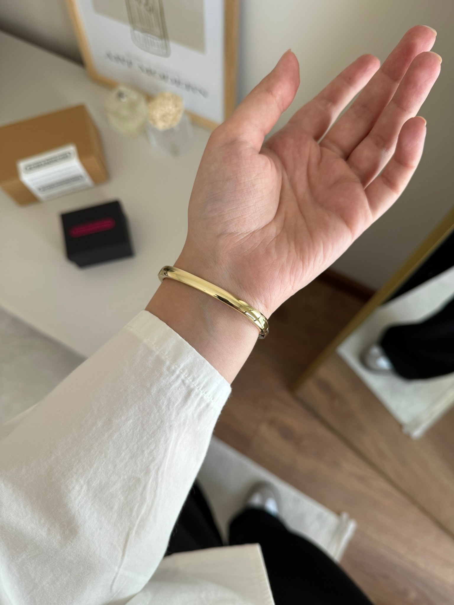 Baignoe Orijinal Model Basic Kasa Kelepçe Kadın Kol Saati Gold (Beyaz Kadran)