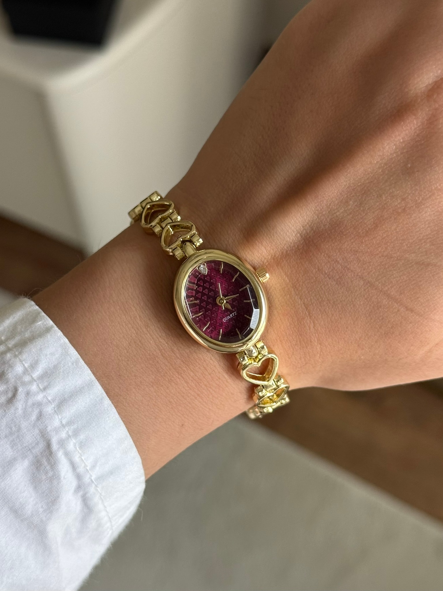 Heartles Kalp Detaylı Minimal Kadın Kol Saati Gold (Bordo Kadran)