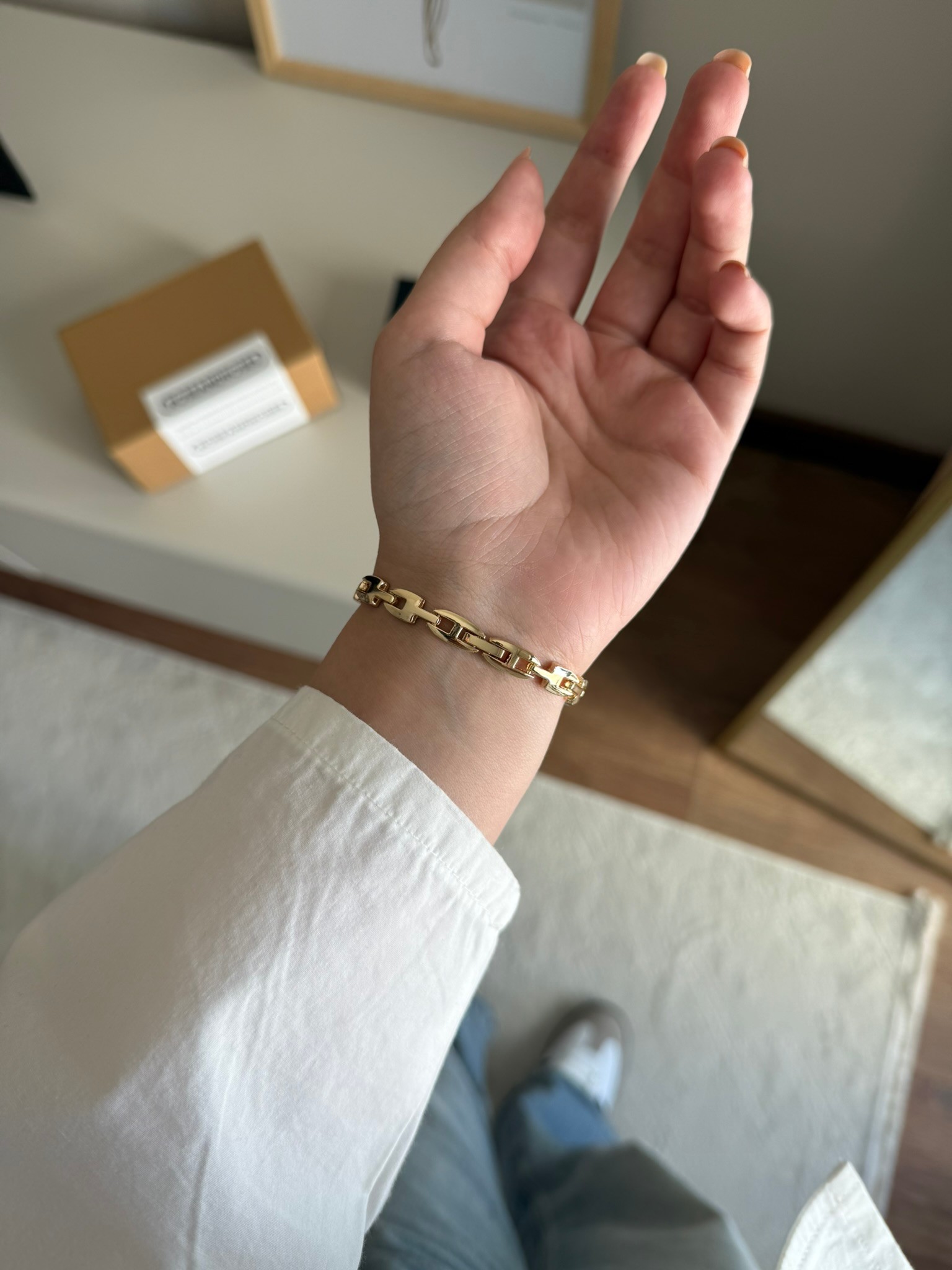 Juline Tasarım İnce Kordon Kadın Kol Saati Gold (Beyaz Kadran)