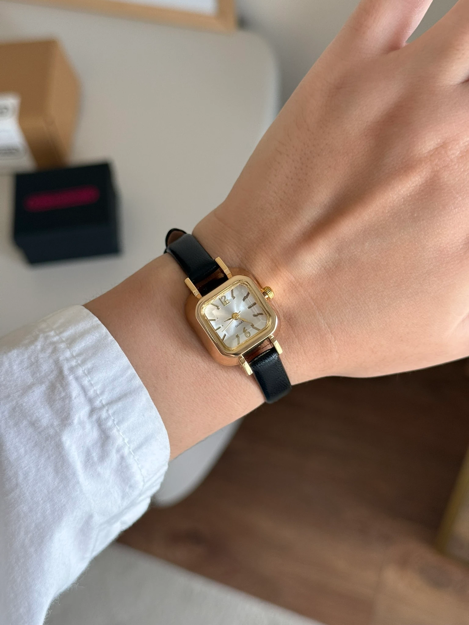 Magid Minimal Deri Kayış Kadın Kol Saati - Siyah