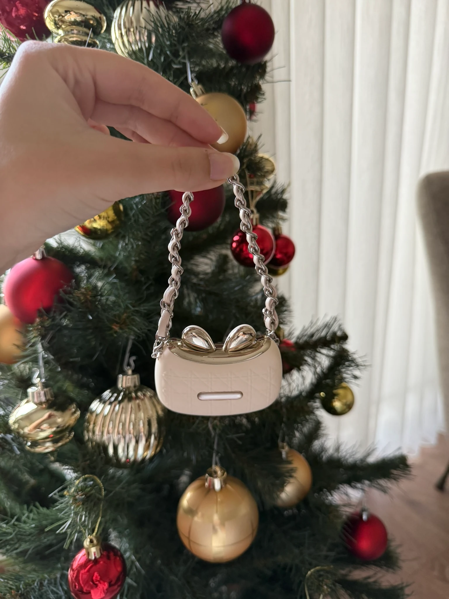 Çanta Kutulu Zincir Aksesuarlı Küpe Kablosuz Kulaklık - Krem