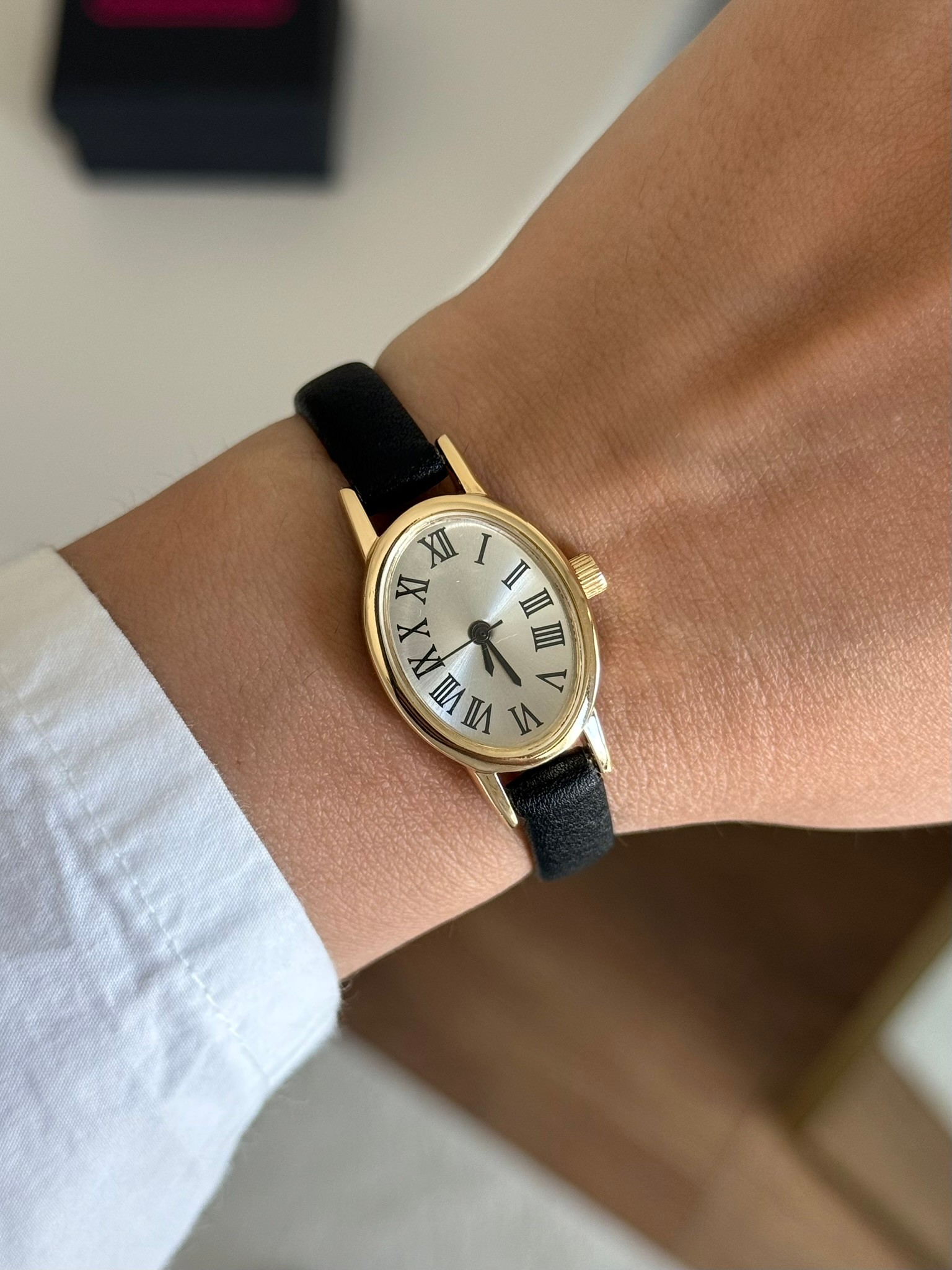 Bonissa Minimal Deri Kayış Kadın Kol Saati Siyah (Beyaz Kadran Gold Kasa)