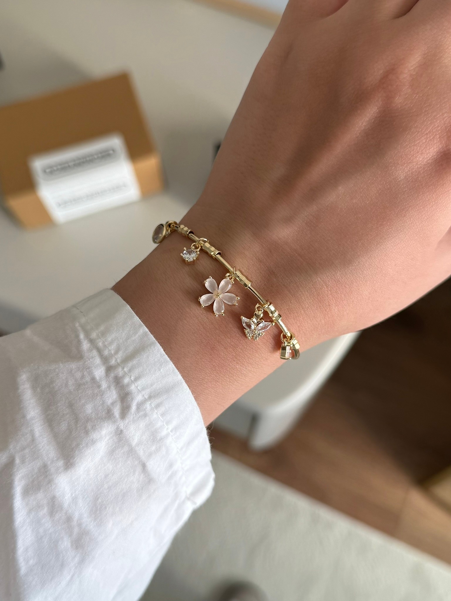 Çiçek Charmlı Bileklik Gold