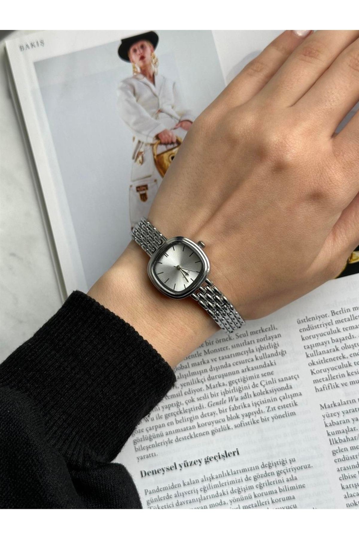 Leydi Özel Koleksiyon Kadın Vintage Çelik Kasa Gümüş Renk Kadın Kol Saati (beyaz Ekran)