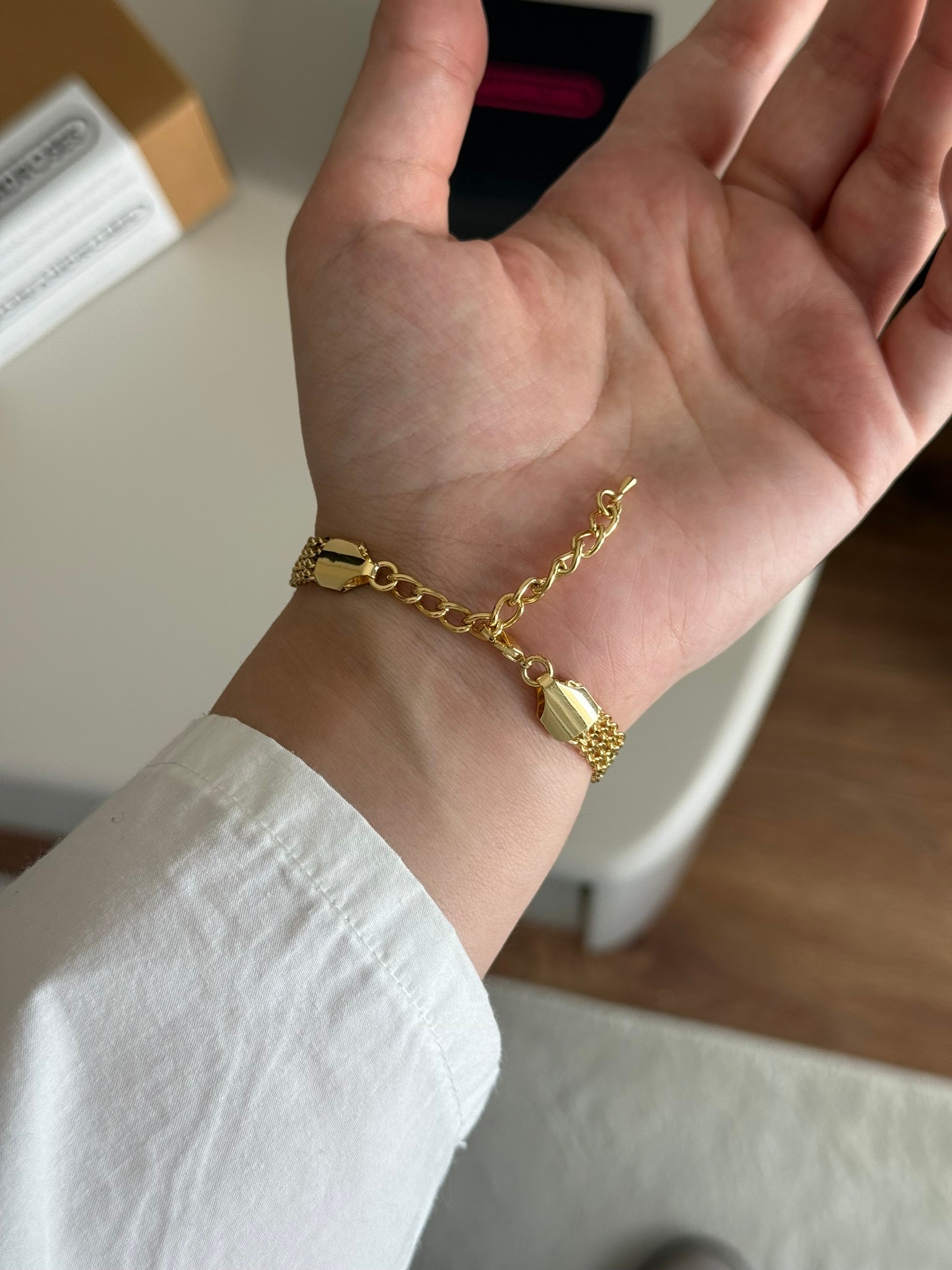 Aurum Yuvarlak Kasa Minimal Kadın Kol Saati Gold (Gold Kasa)