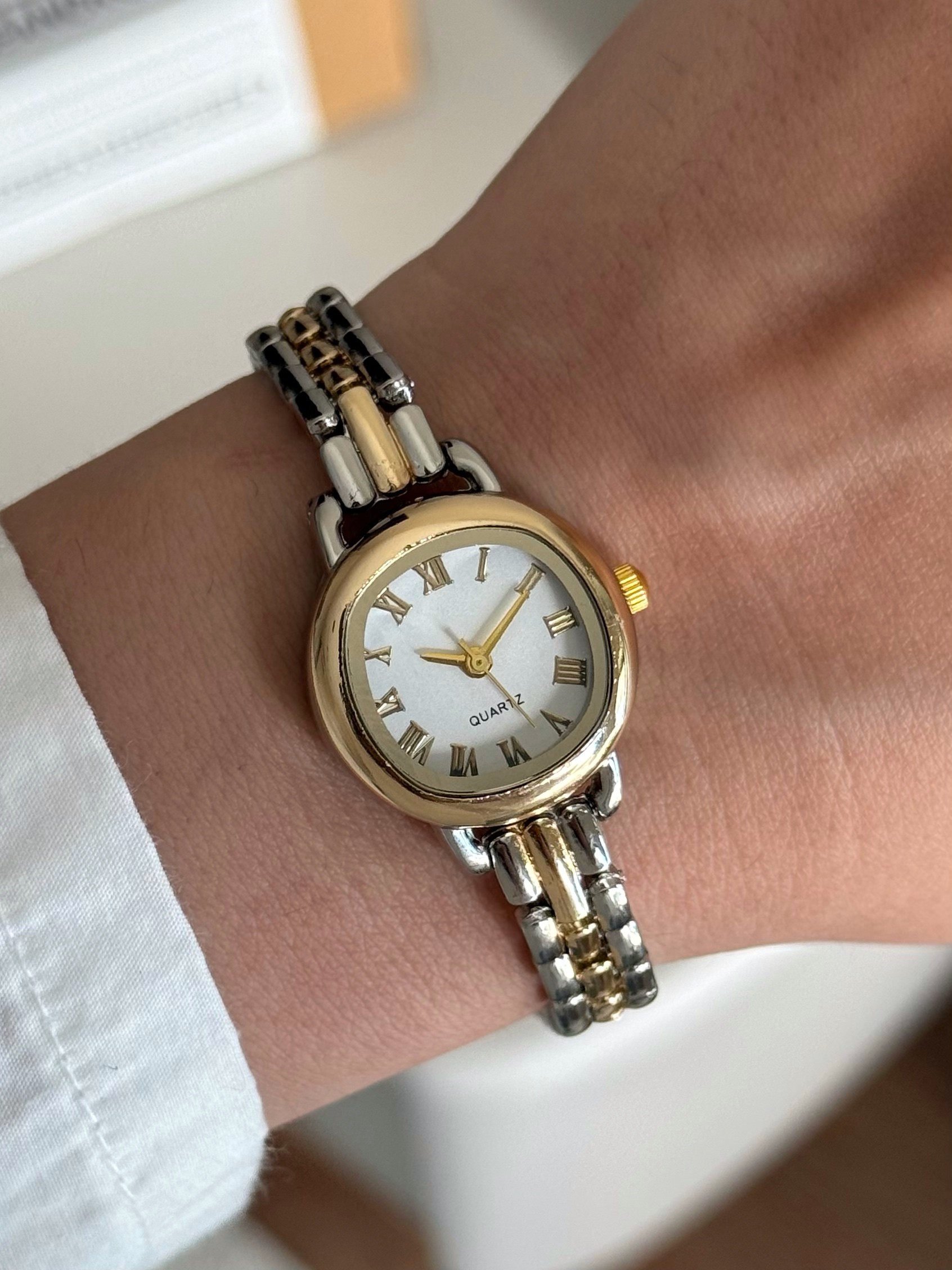 Cecilia Özel Vintage Seri İnce Kordon Kadın Kol Saati Gold-Gümüş (Beyaz Kadran)