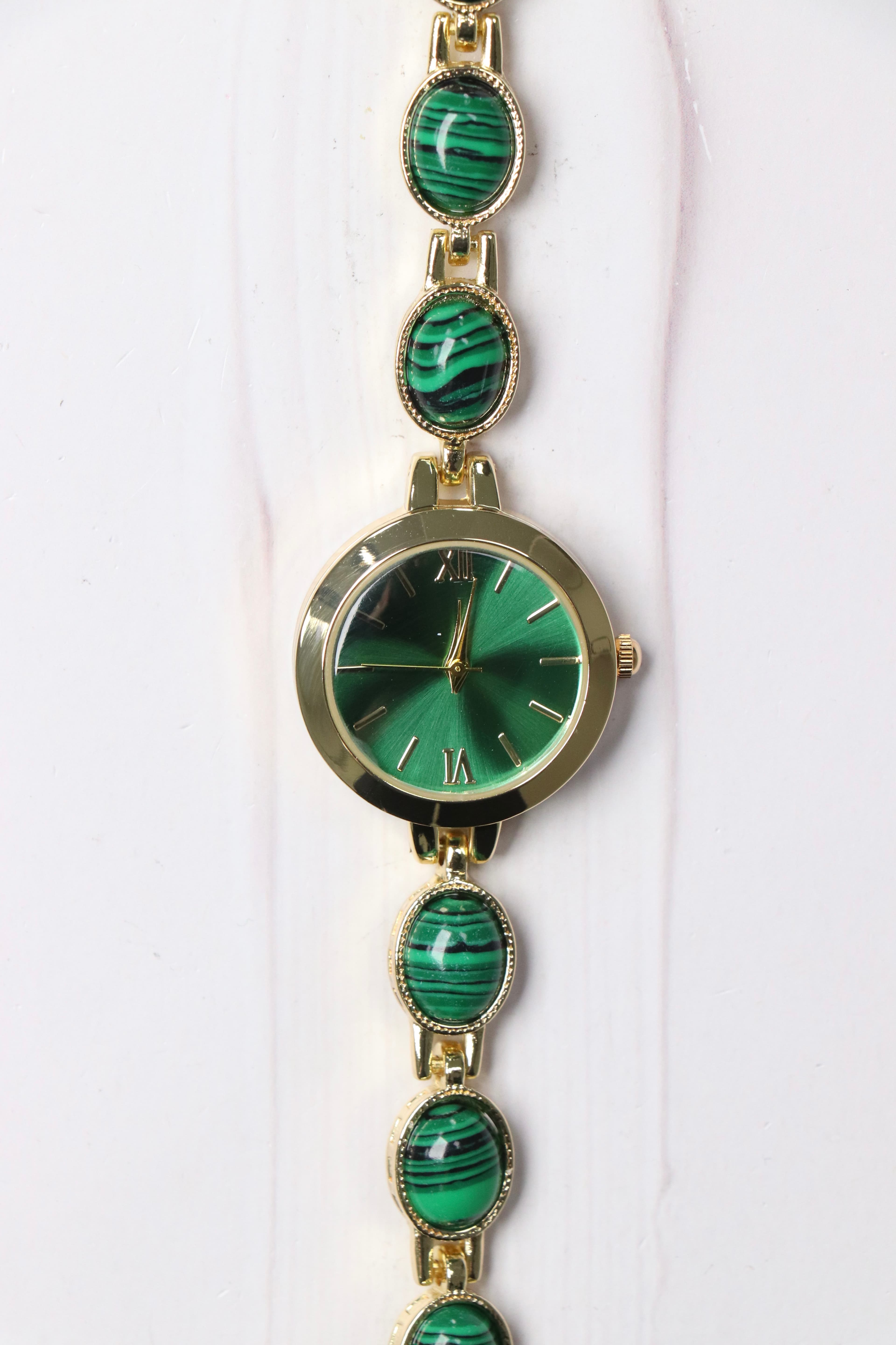 Lucely Oval Taşlı Özel Tasarım Kadın Kol Saati Gold (Yeşil)