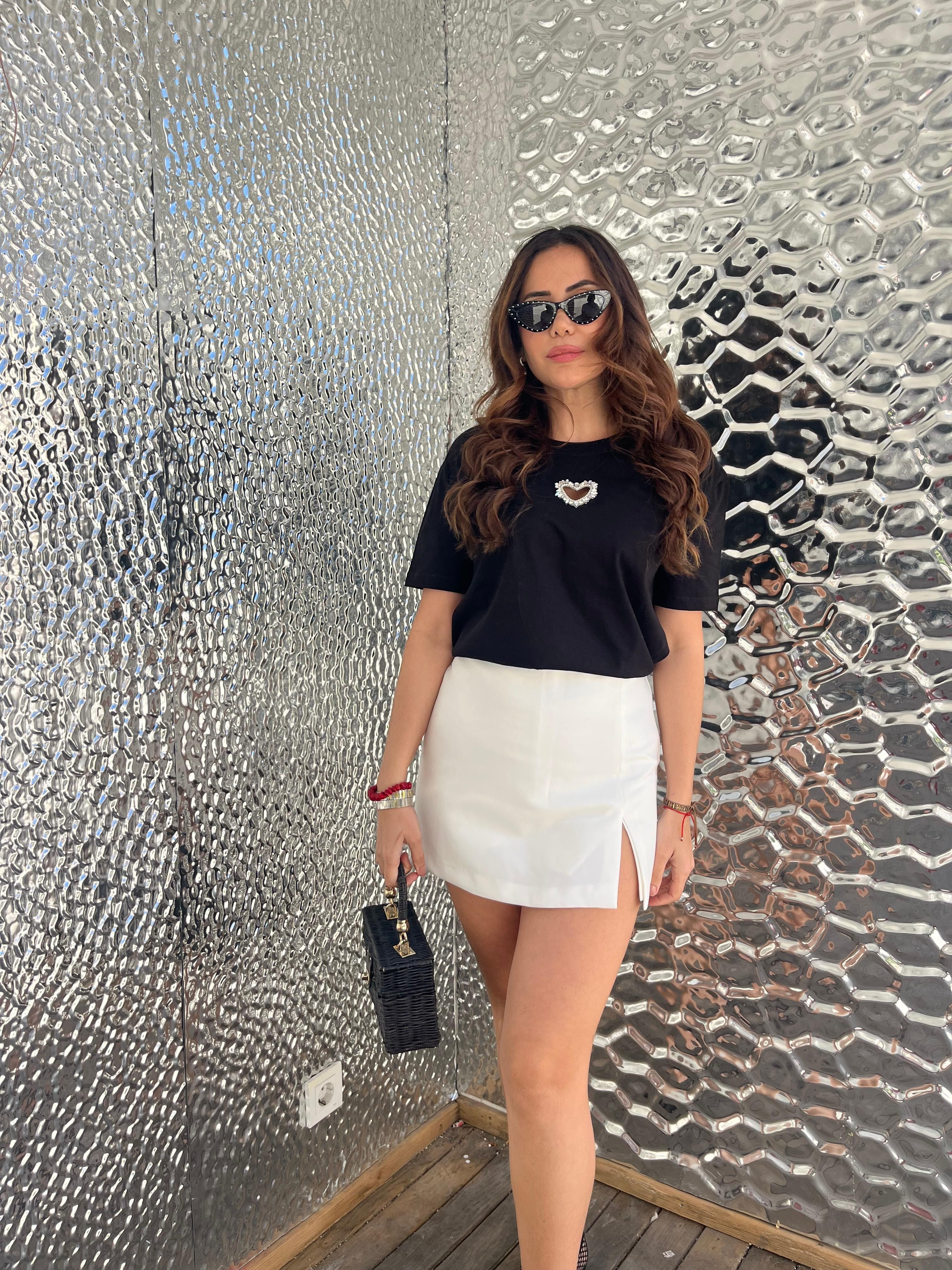 Taşlı Kalp Pencereli T-Shirt