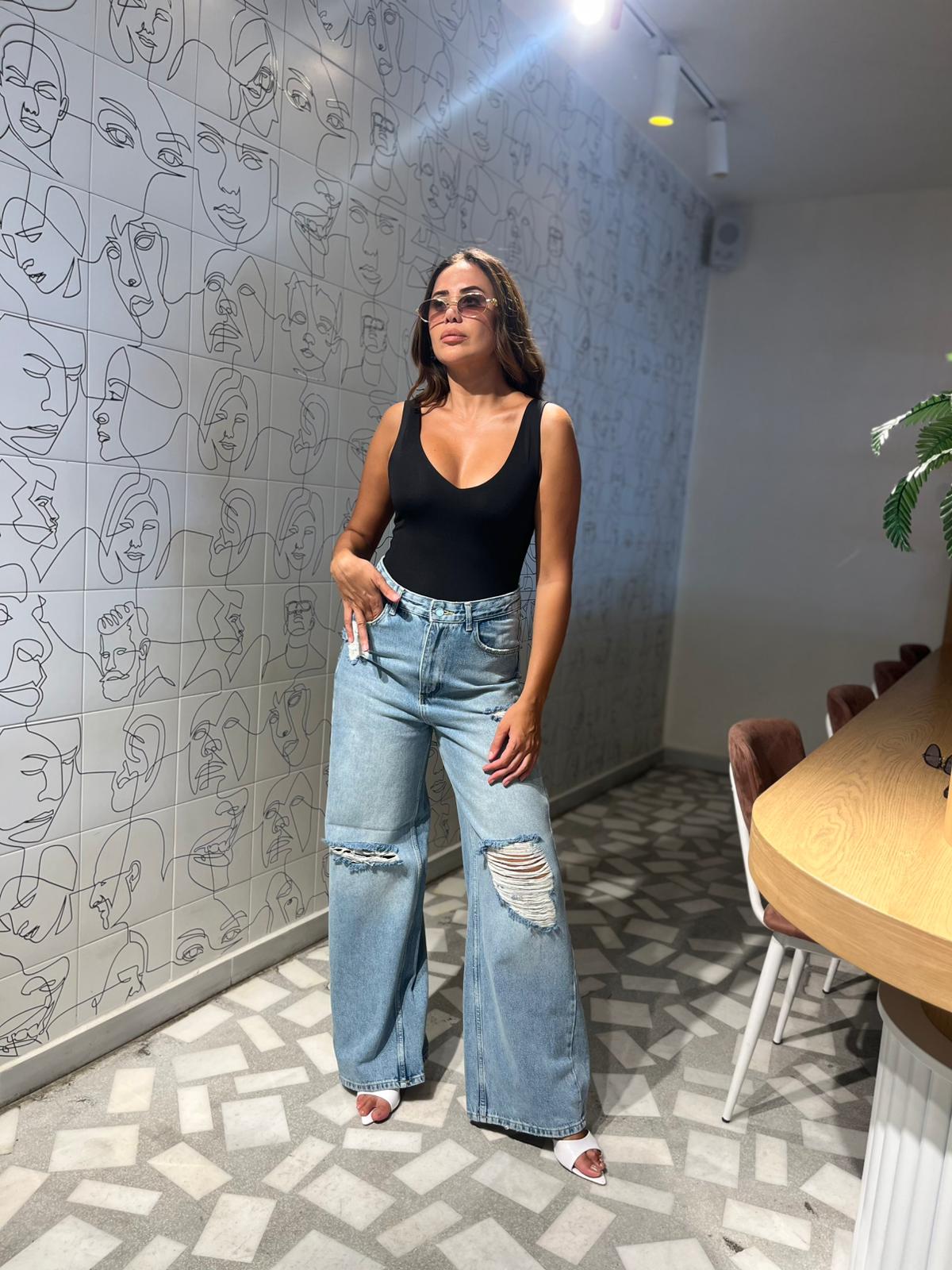 Sırt ve Göğüs Dekolteli Body Süit 