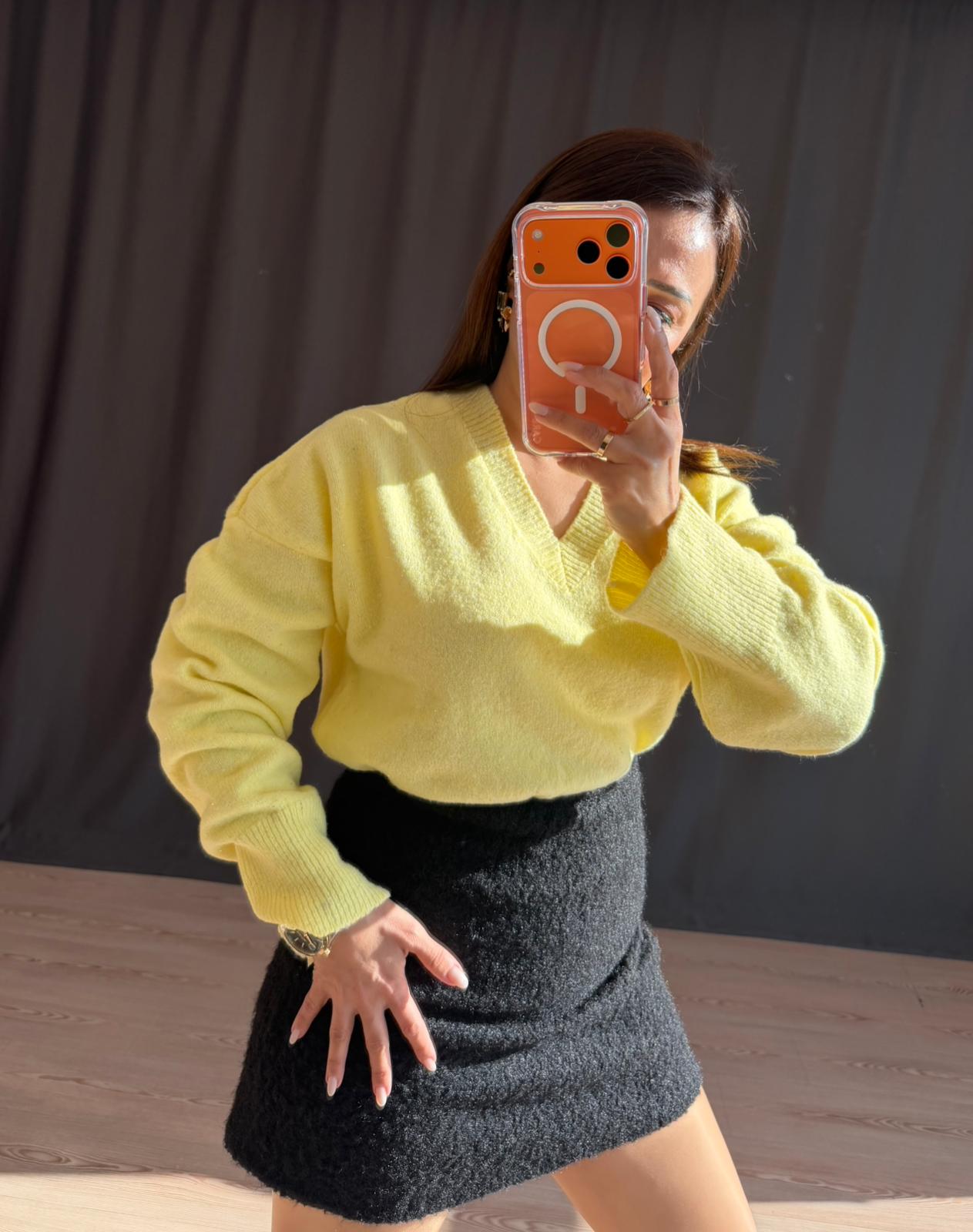 V YAKA SİMLİ KAZAK