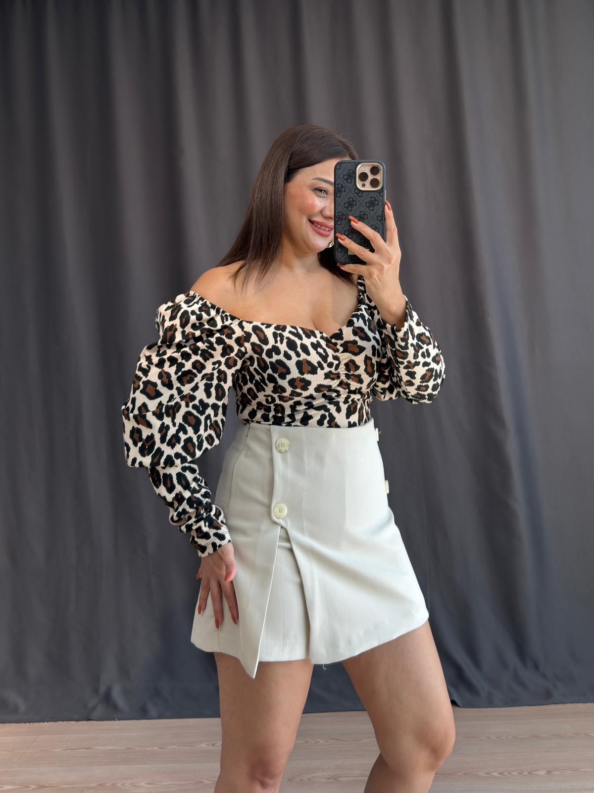 Leo crop  Buz