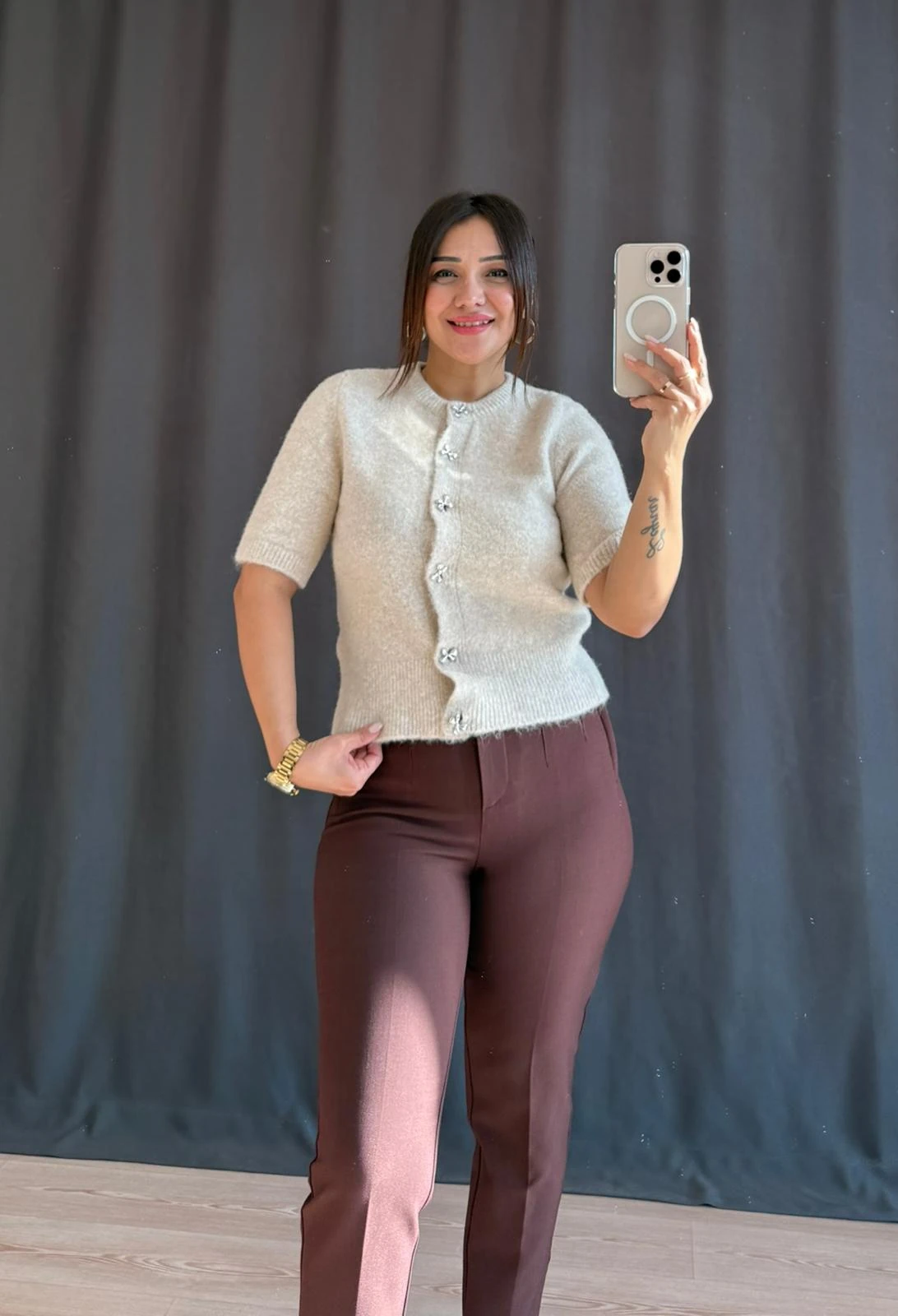 DÜĞME DETAYLI YUMOŞ BLUZ