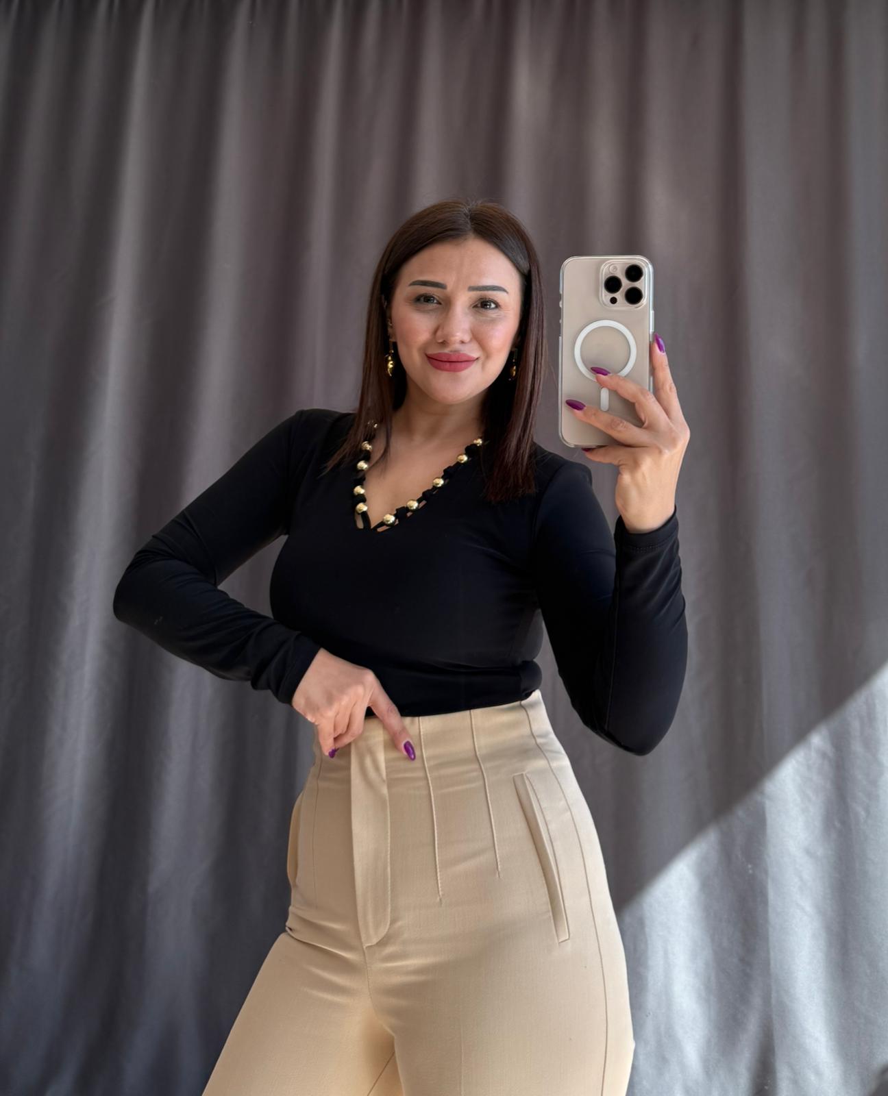 V Yaka Gold İşlemeli Bluz - SİYAH