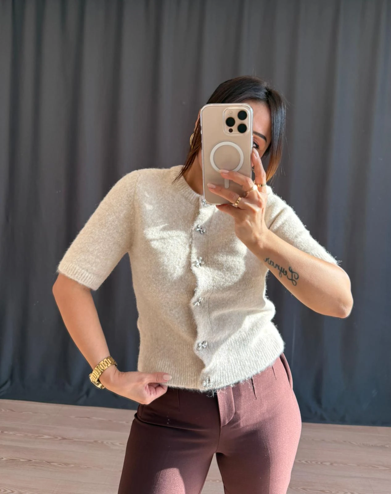 DÜĞME DETAYLI YUMOŞ BLUZ