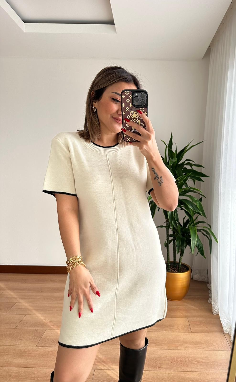 SİYAH BİYELİ TRİKO ELBİSE • BEYAZ
