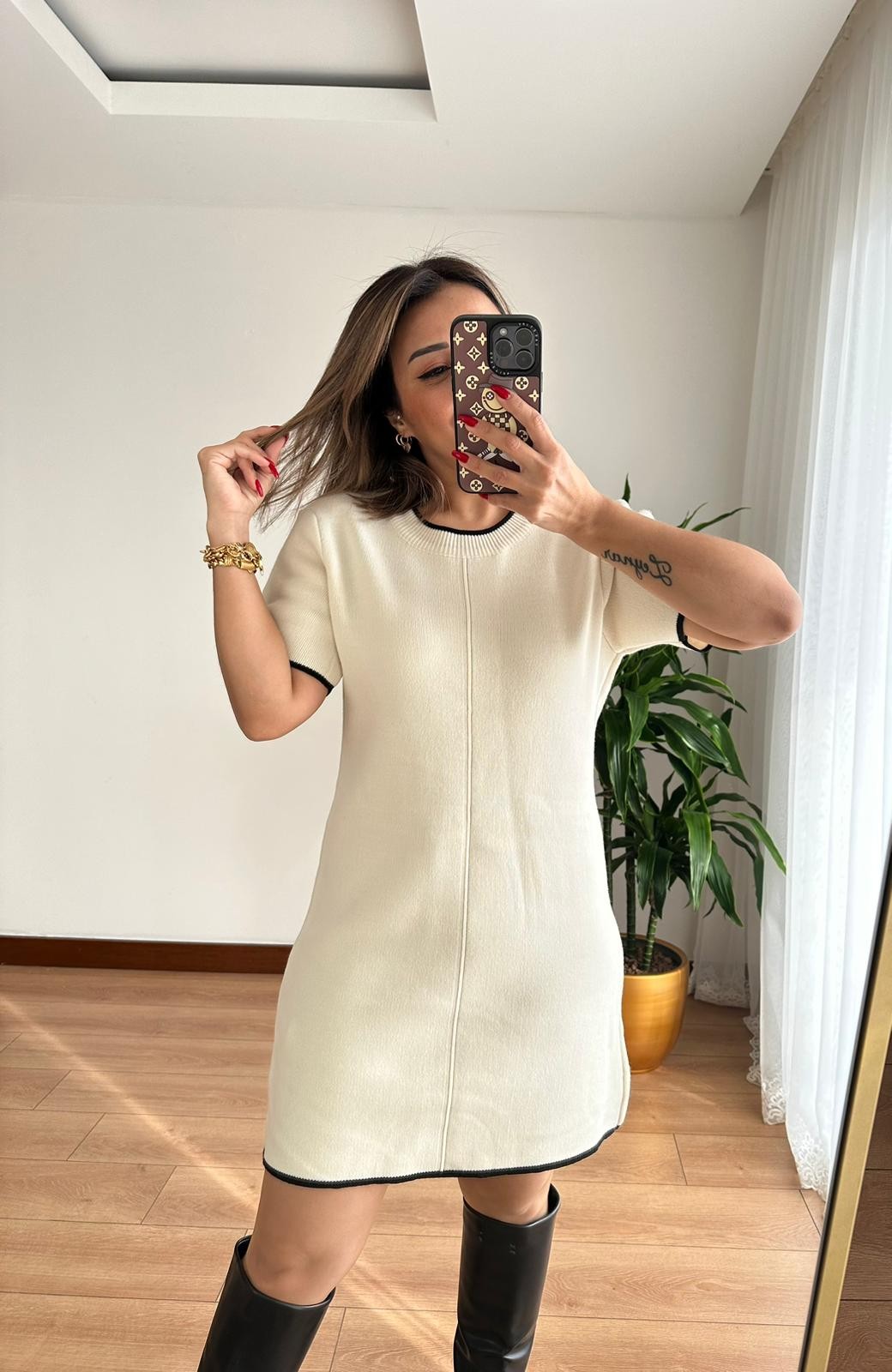 SİYAH BİYELİ TRİKO ELBİSE • BEYAZ
