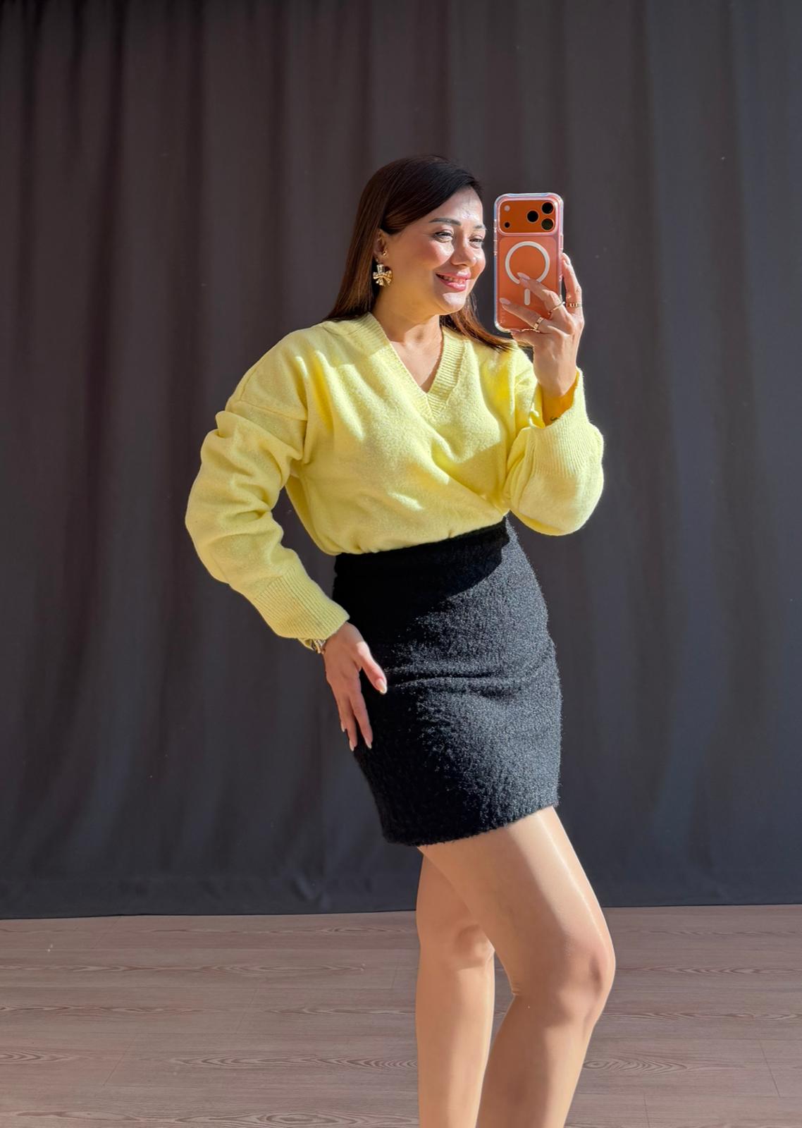 V YAKA SİMLİ KAZAK