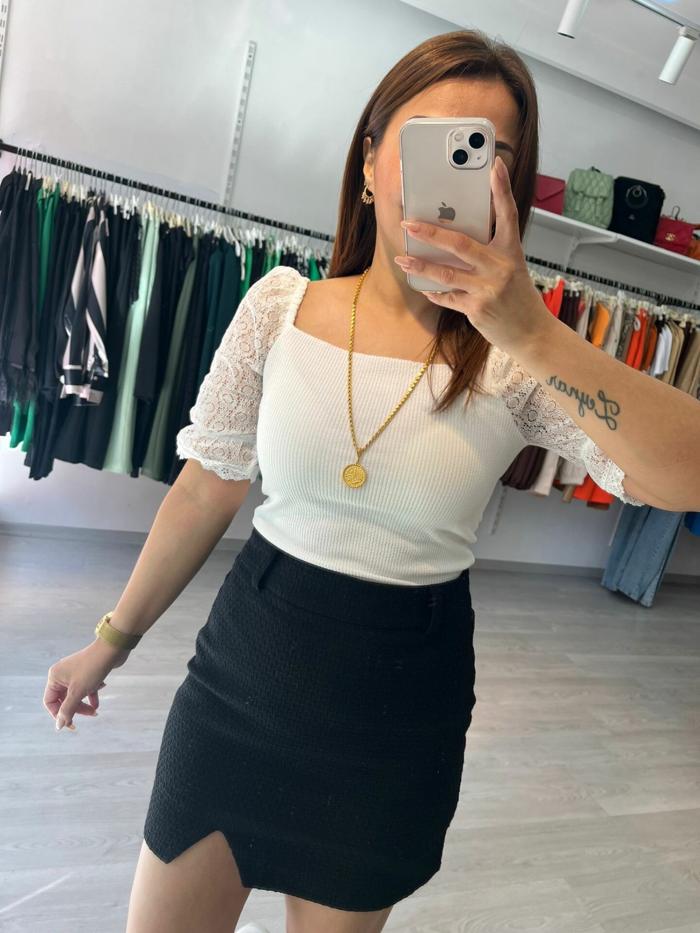 Kolları Tül Detaylı Bluz Beyaz