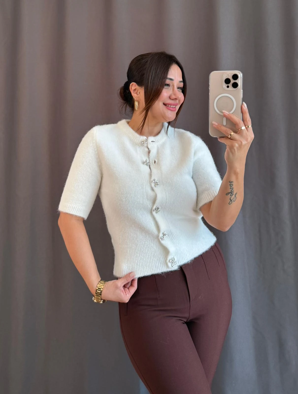 DÜĞME DETAYLI YUMOŞ BLUZ - BEYAZ