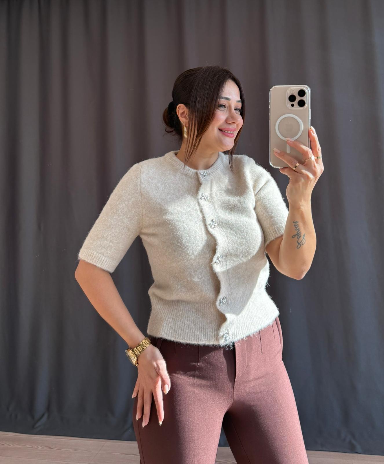 DÜĞME DETAYLI YUMOŞ BLUZ