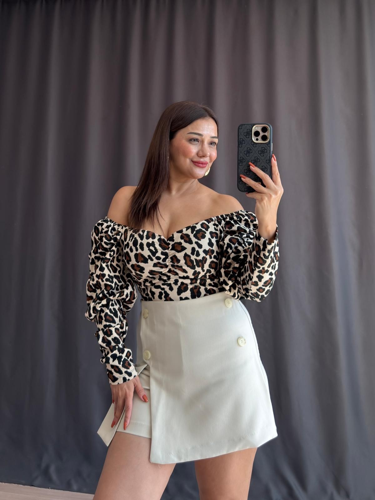 Leo crop  Buz