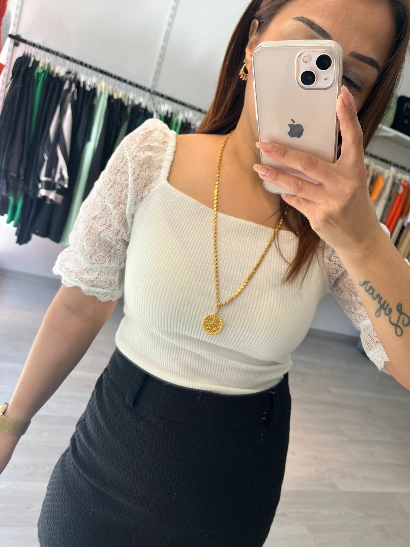 Kolları Tül Detaylı Bluz Beyaz