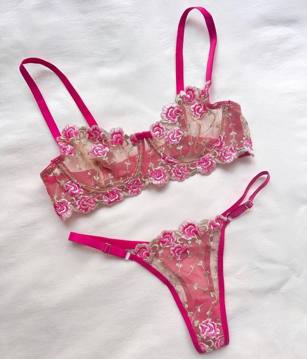 Pembe Yapraklı Dantalli Takım