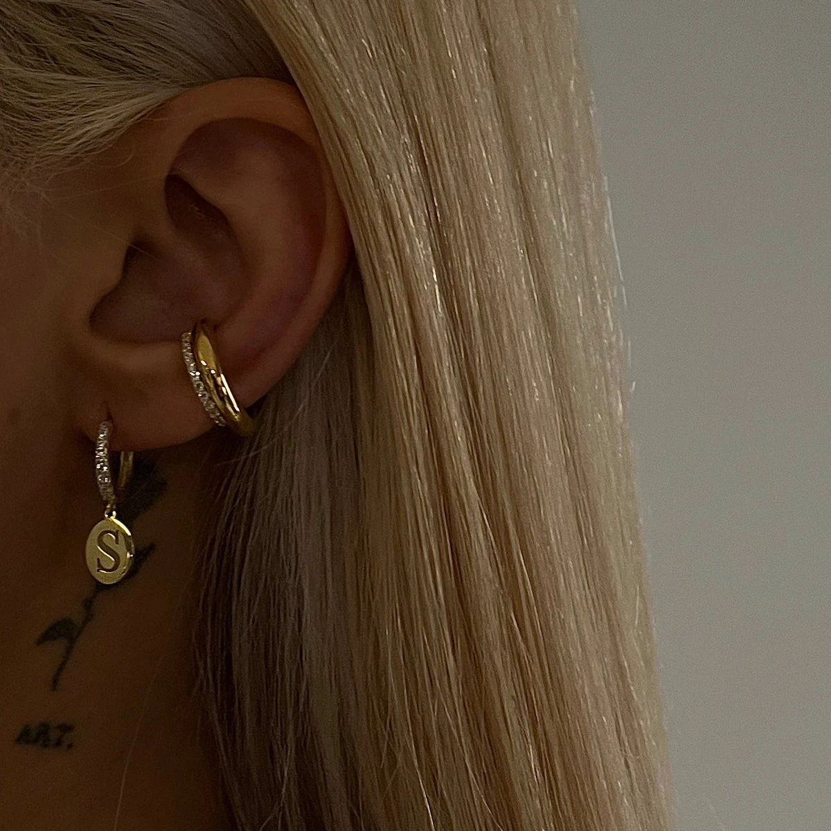 GÜMÜŞ KÜPE - Taşlı 925 AYAR Harfli Küpe