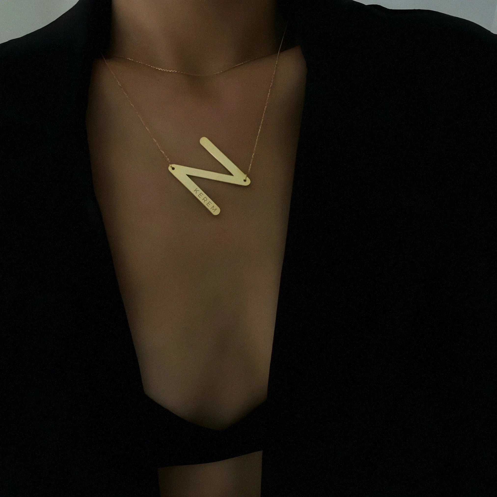 GÜMÜŞ KOLYE - İsimli monogram büyük harf kolye