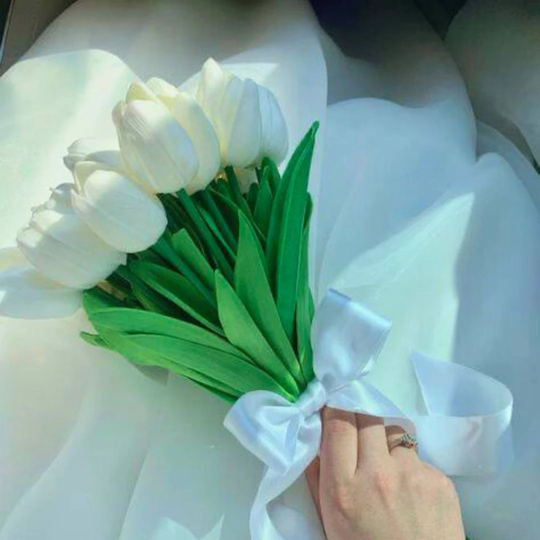 Gelin Buketi - Islak Dokulu Lale Çiçeği