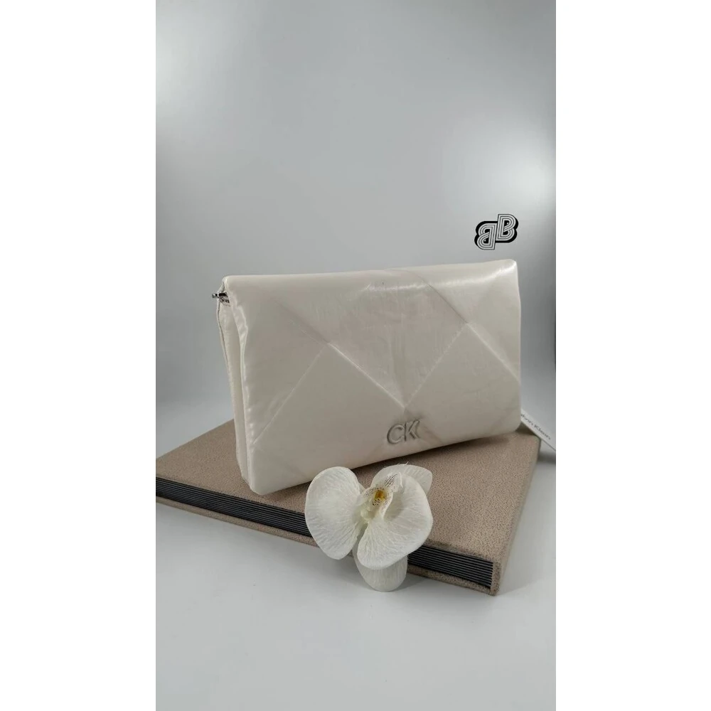 Calvin Klein Re-lock Quilt Shoulder Bag(1001