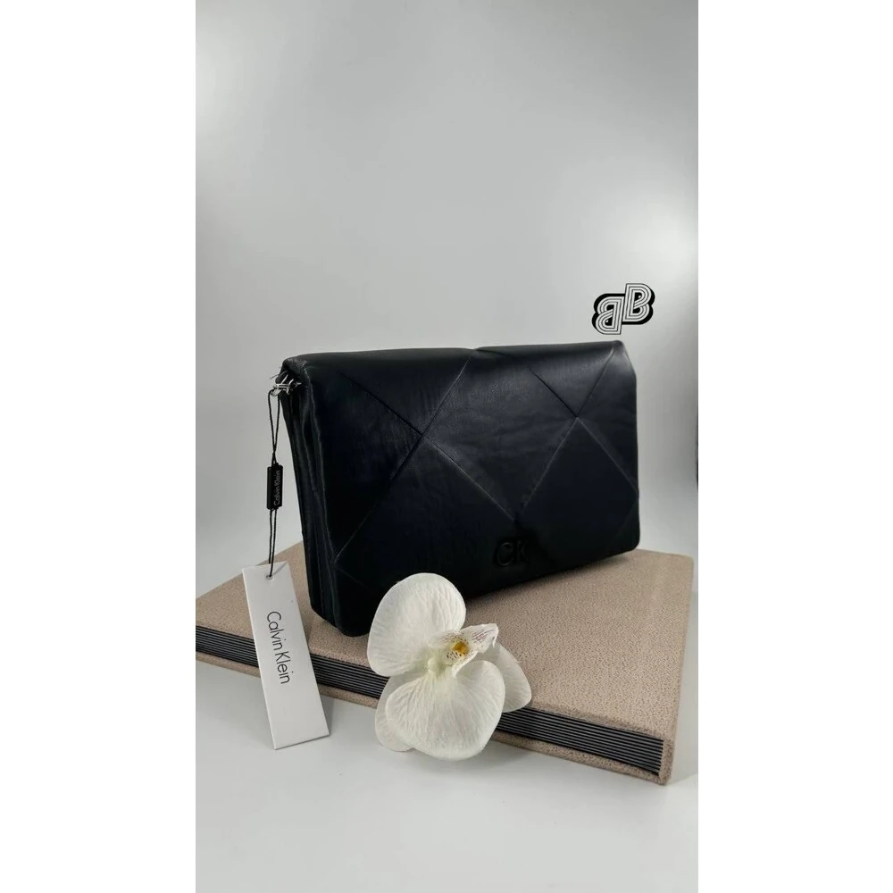 Calvin Klein Re-lock Quilt Shoulder Bag(1001)