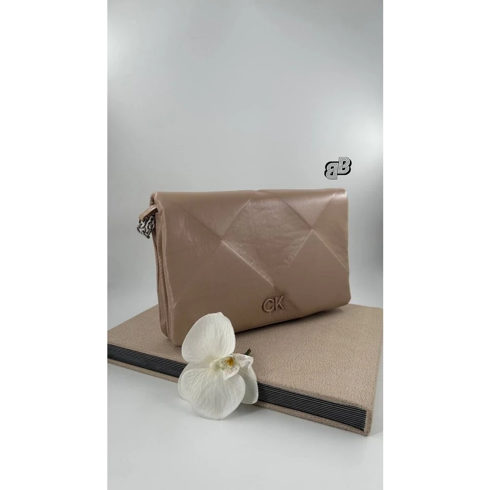 Calvin Klein Re-lock Quilt Shoulder Bag(1001)